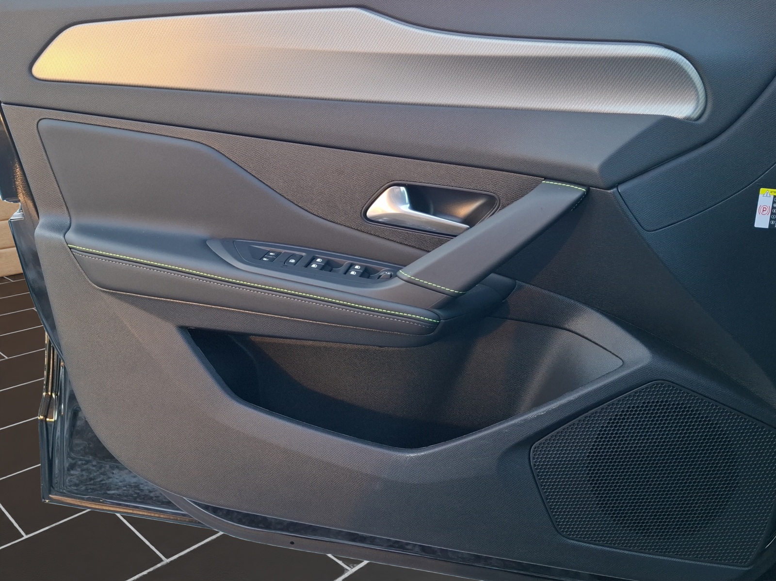 PEUGEOT 308 SW NEW 1.6 PHEV 195 GT-image-13