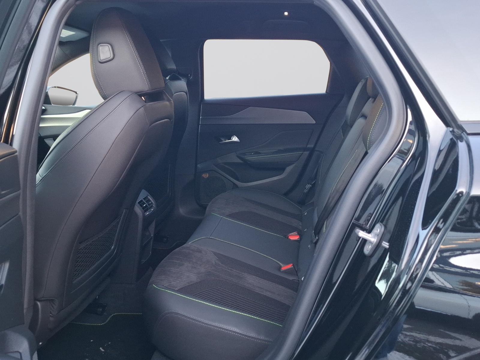 PEUGEOT 308 SW NEW 1.6 PHEV 195 GT-image-8