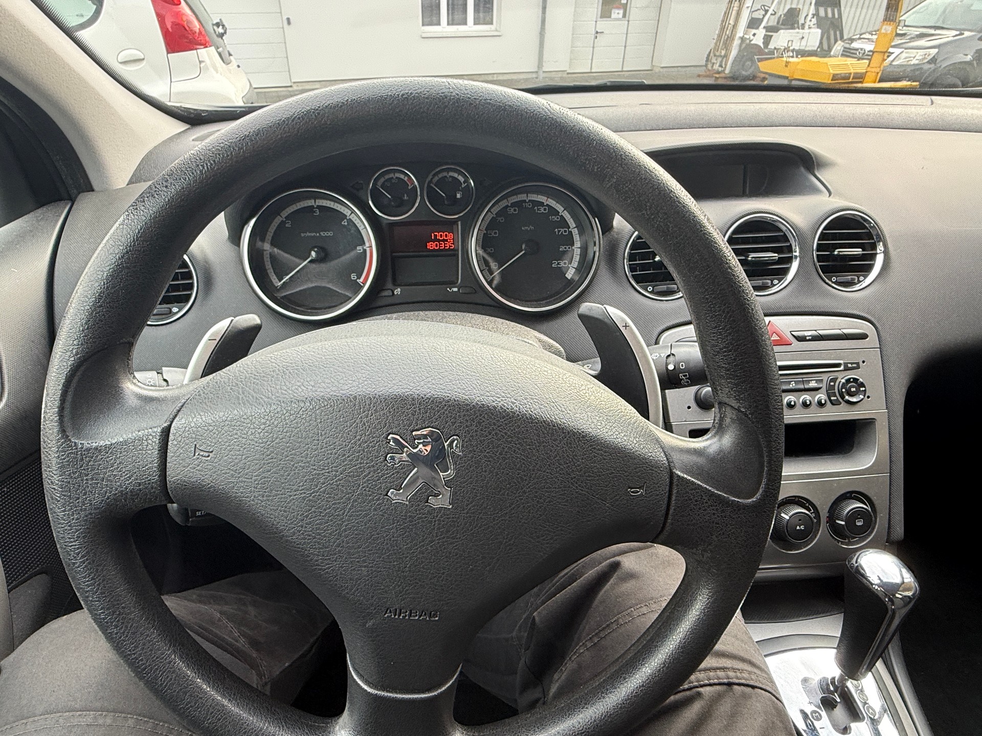 PEUGEOT 308 SW 1.6 HDI Trendy-image-14