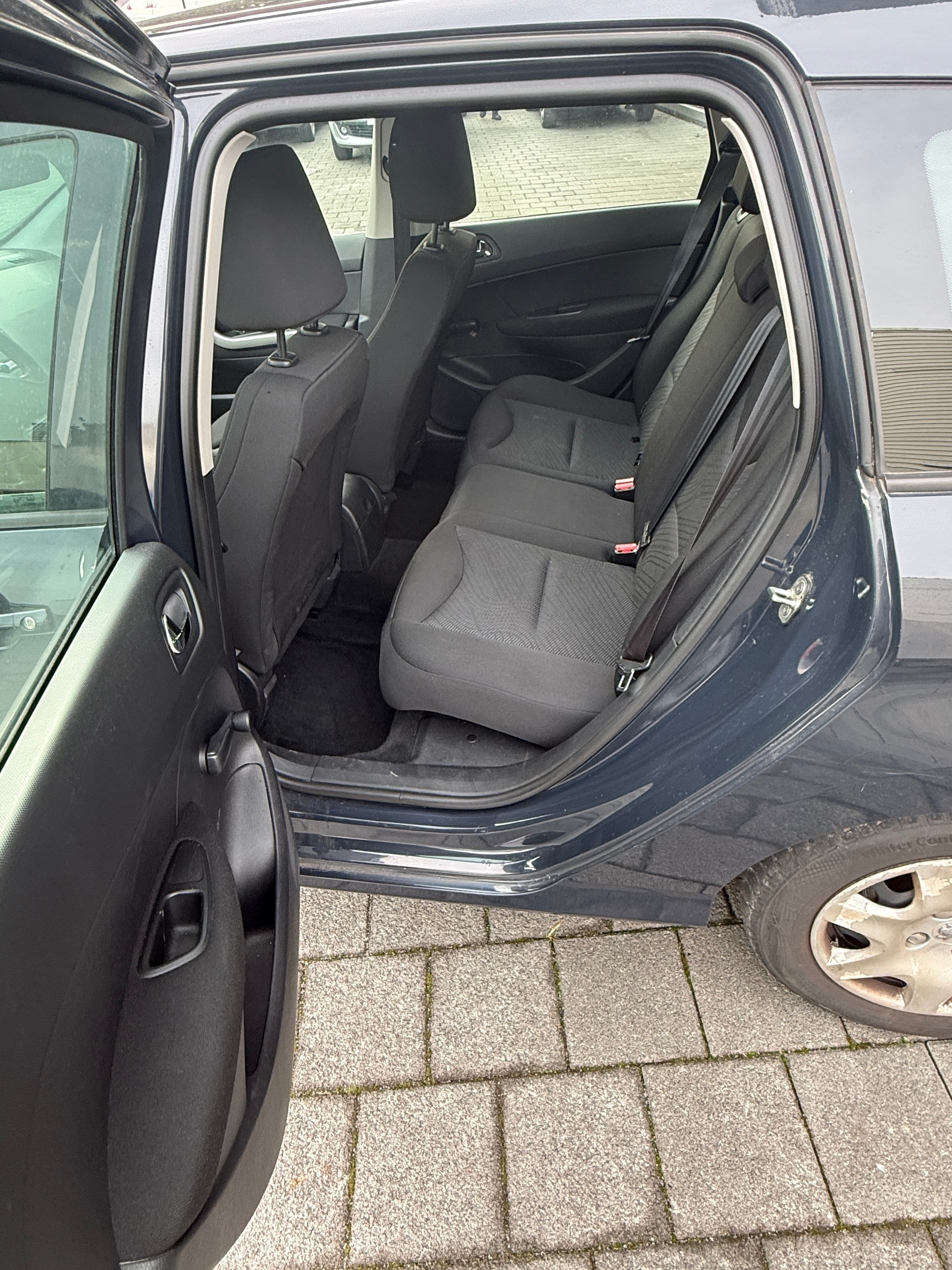 PEUGEOT 308 SW 1.6 HDI Trendy-image-12