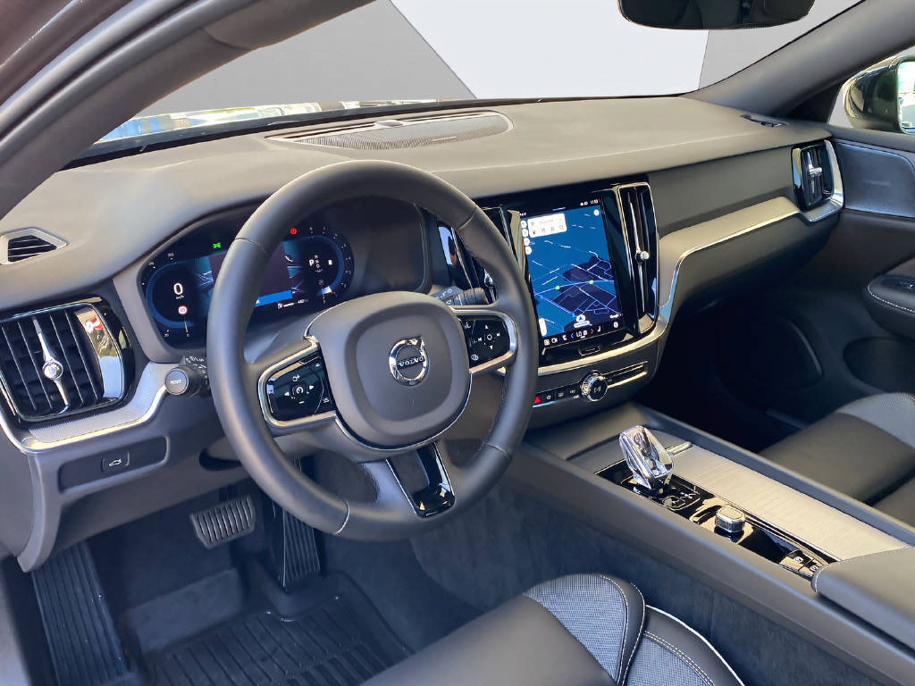 VOLVO V60 2.0 B5 Plus Dark AWD-image-8