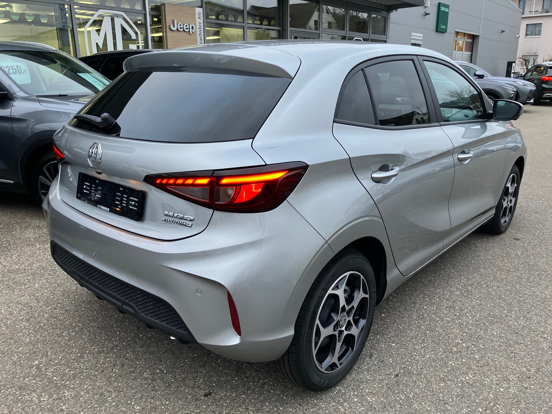 MG 3 1.5 Hybrid Luxury Aut.-image-4