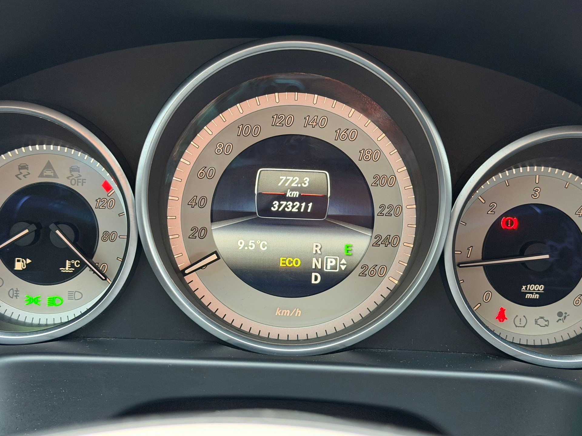 MERCEDES-BENZ E 220 BlueTEC Elégance 4Matic 7G-Tronic-image-13