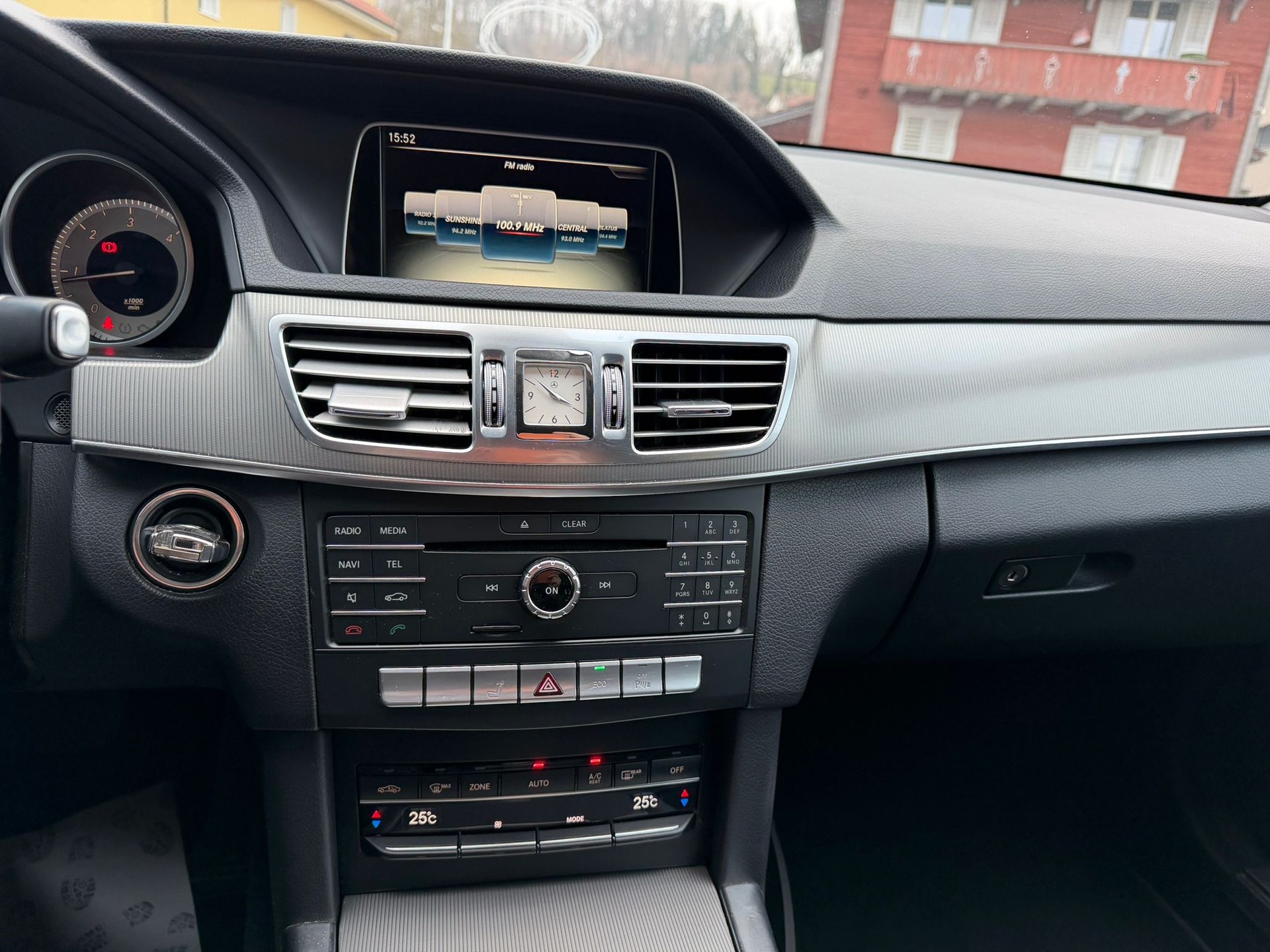 MERCEDES-BENZ E 220 BlueTEC Elégance 4Matic 7G-Tronic-image-8