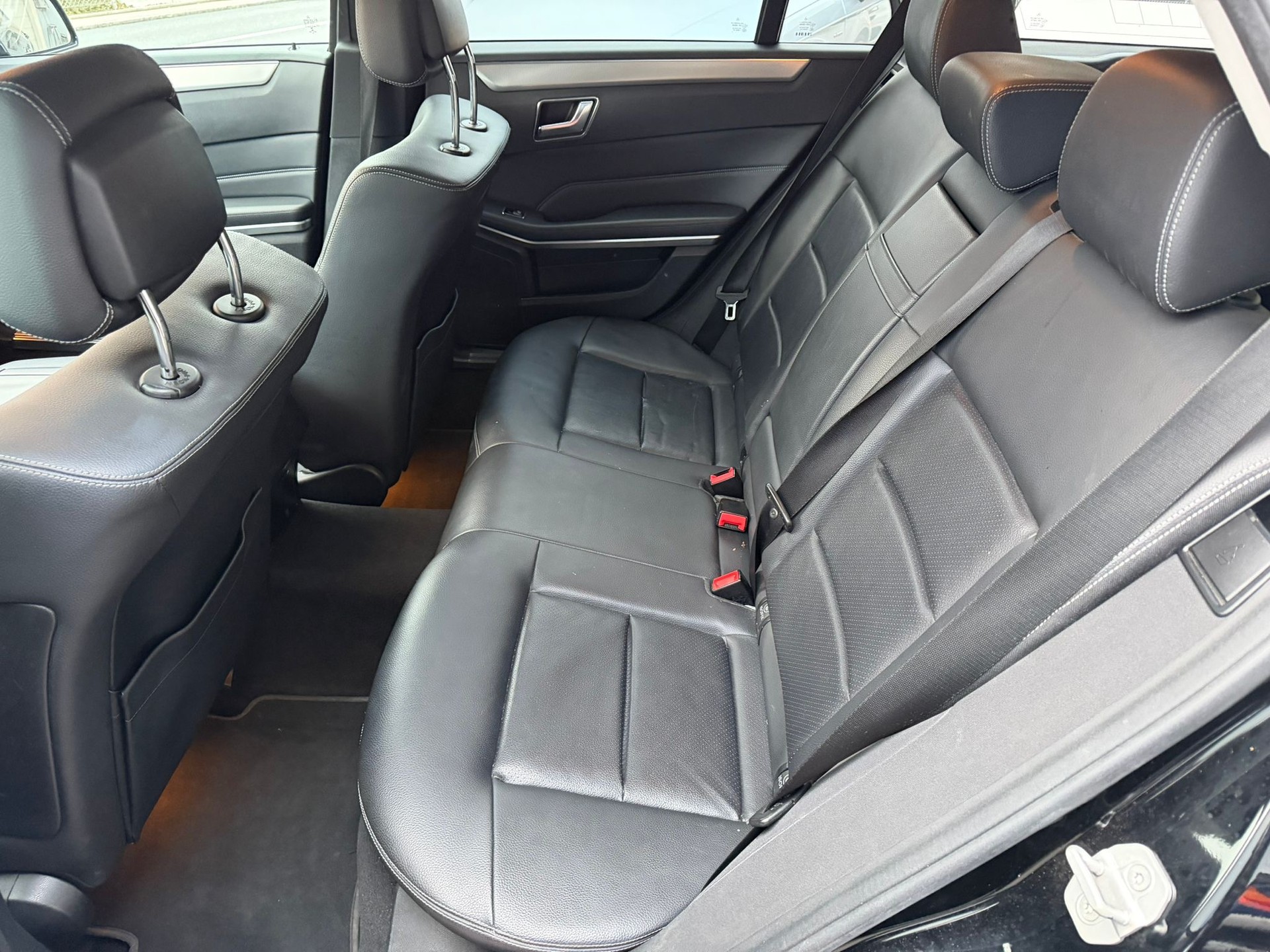 MERCEDES-BENZ E 220 BlueTEC Elégance 4Matic 7G-Tronic-image-11