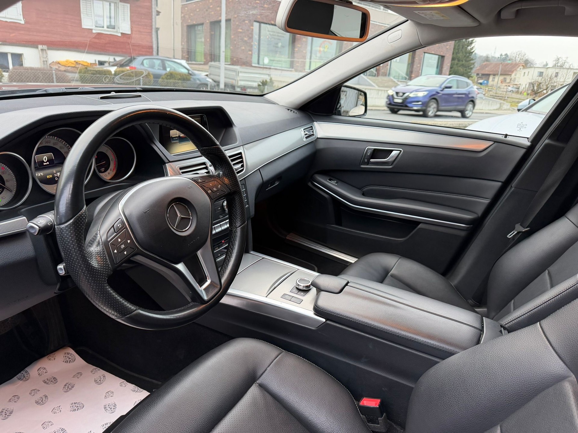 MERCEDES-BENZ E 220 BlueTEC Elégance 4Matic 7G-Tronic-image-10