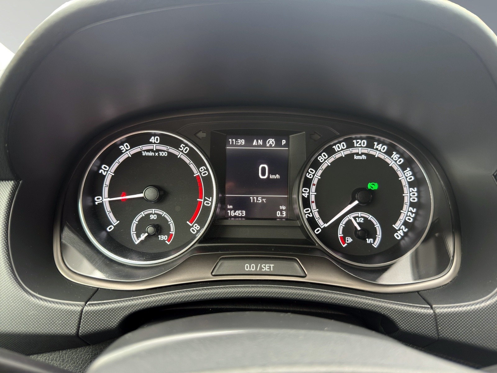 SKODA Fabia 1.0 TSI Ambition DSG-image-9