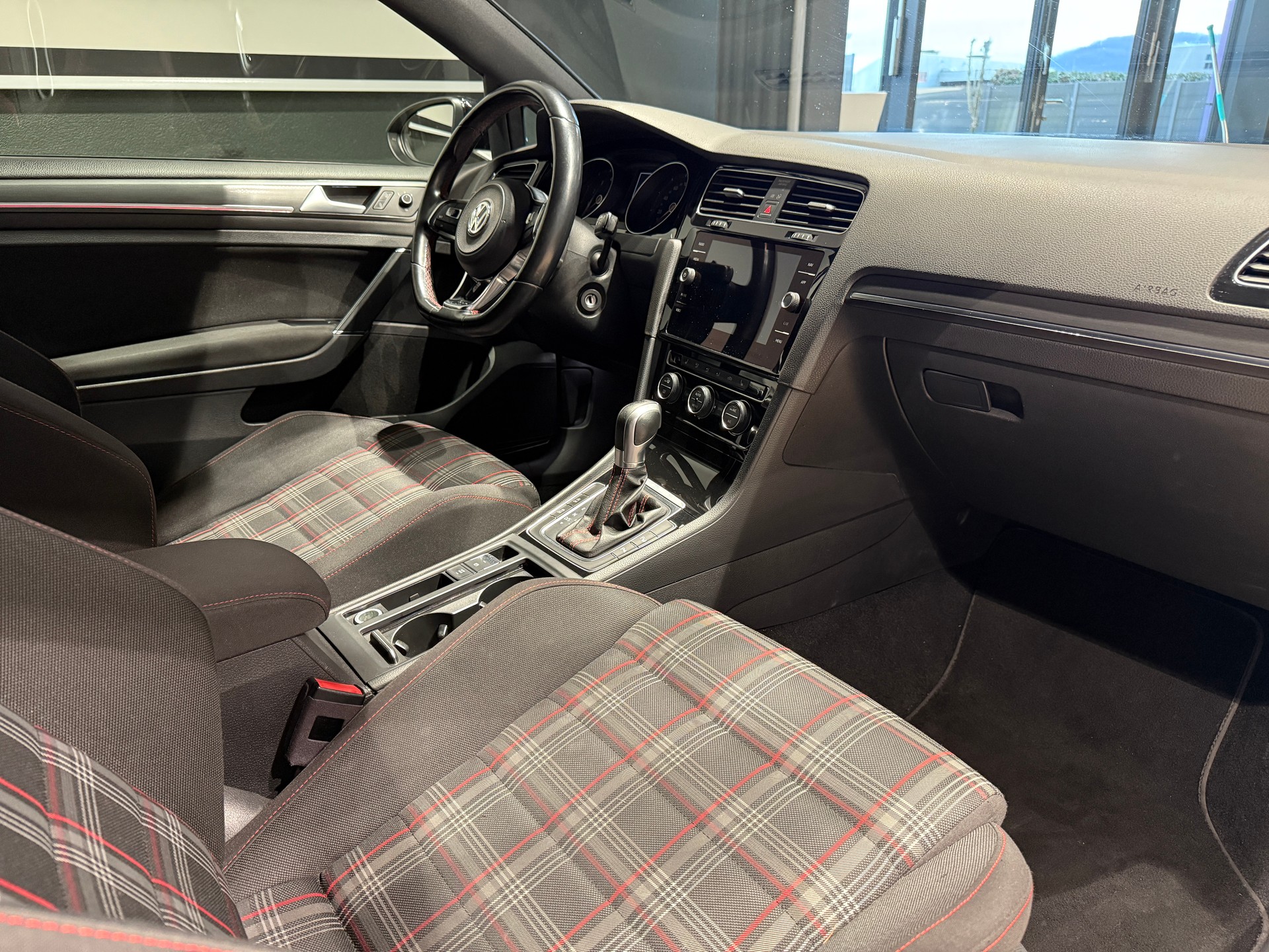 VW GTI-image-13