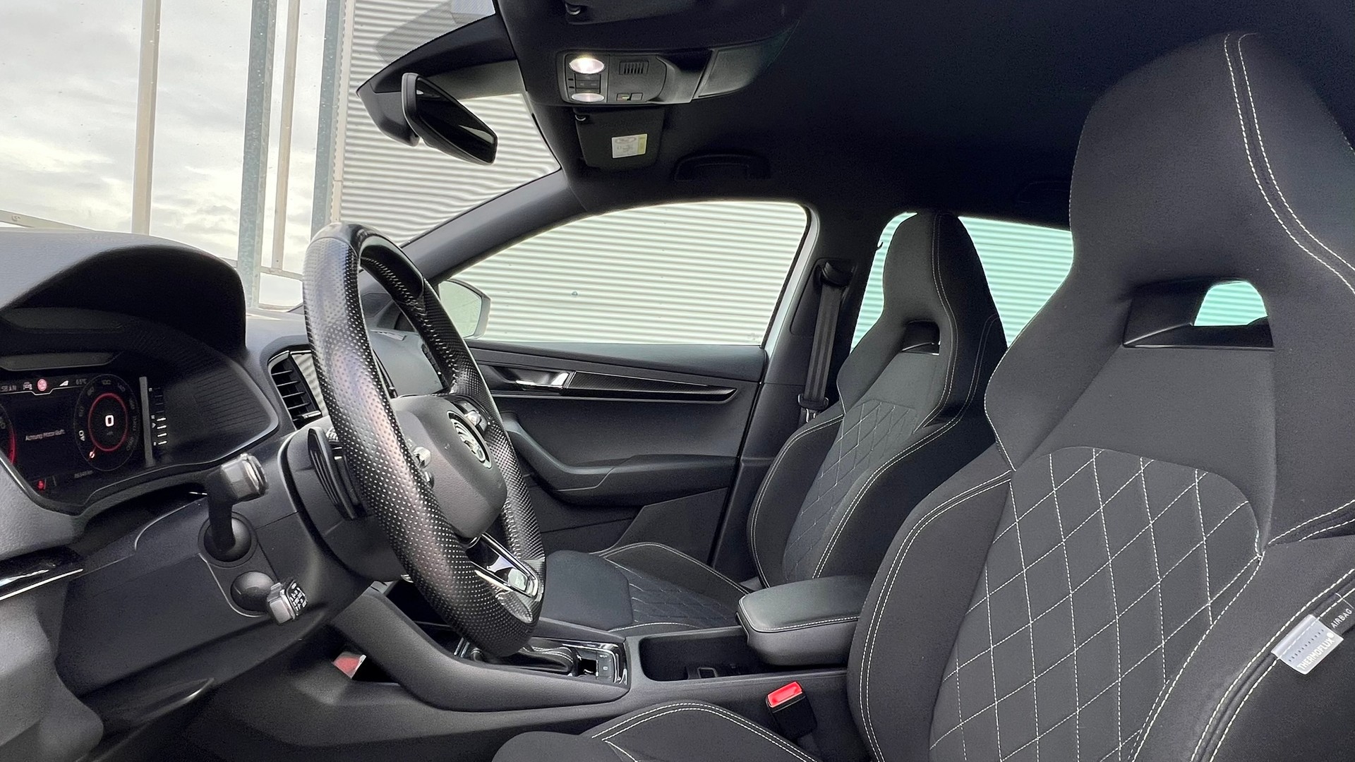 SKODA KAROQ 1.5 TSI ACT SPORTLINE DSG l 150 PS-image-25