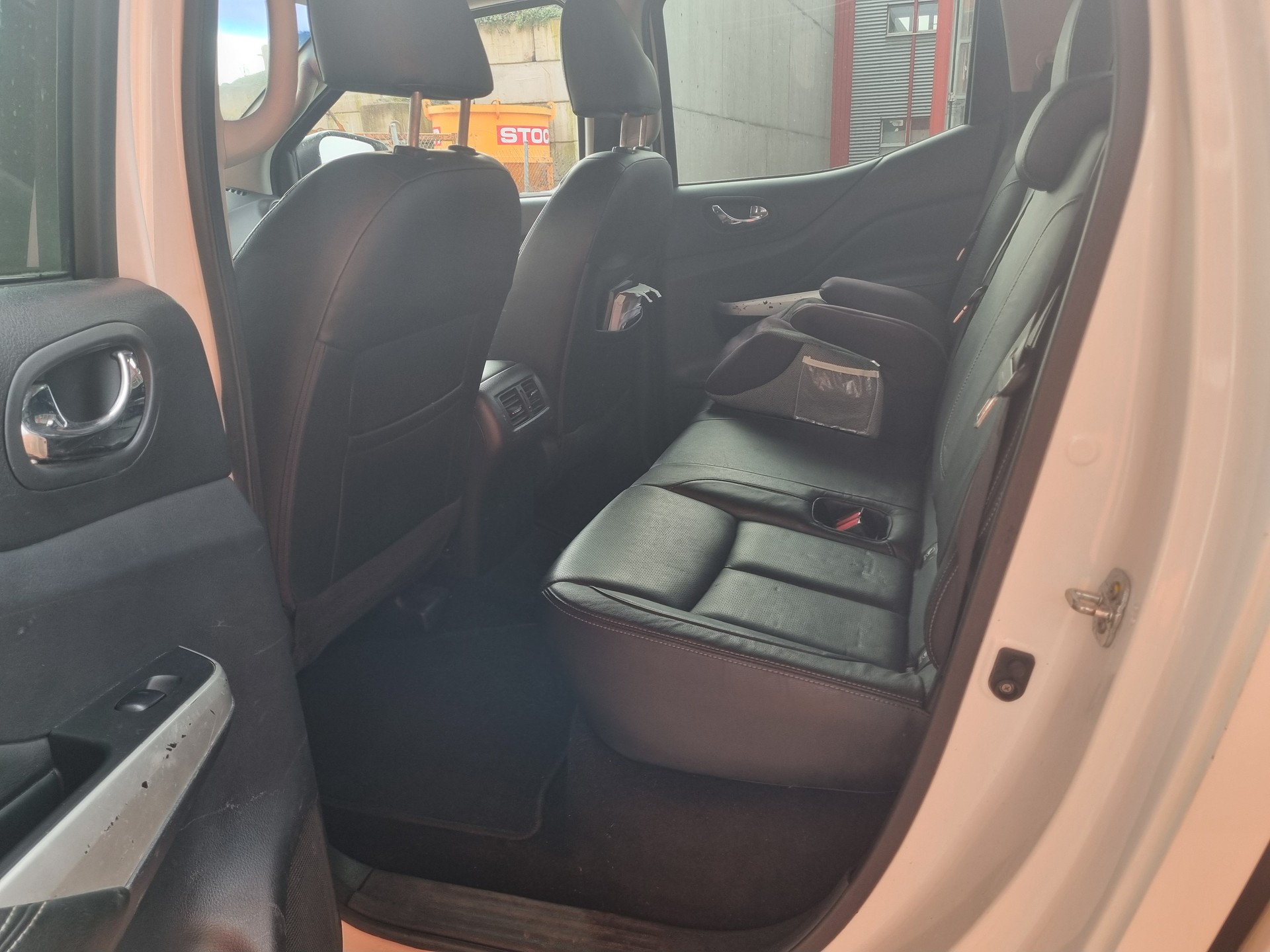 NISSAN Navara Double Cab Tekna 2.3 dCi 4WD Automatic-image-6