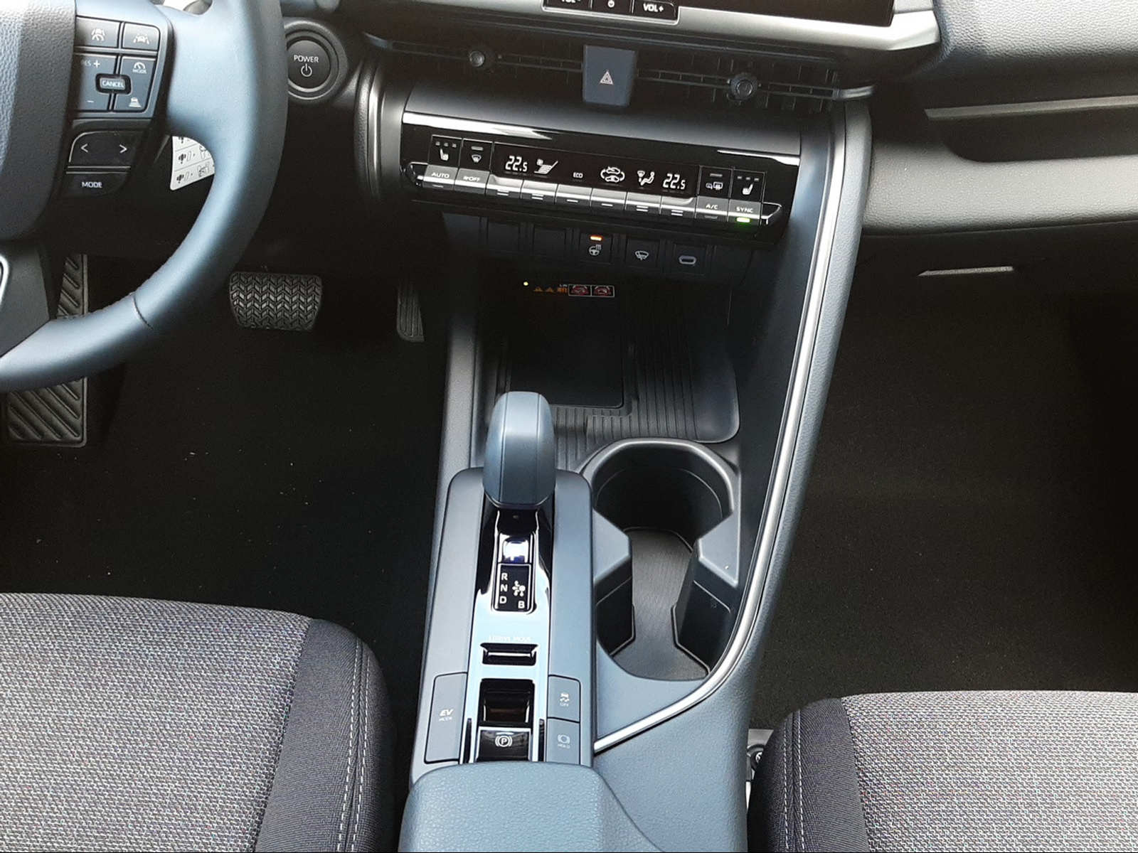 TOYOTA C-HR 1.8 HEV Swiss Edition-image-12