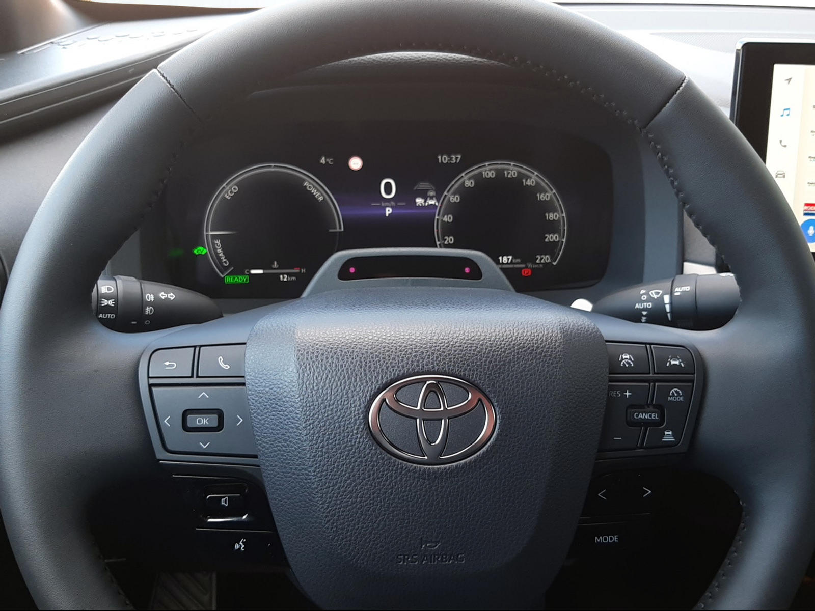 TOYOTA C-HR 1.8 HEV Swiss Edition-image-9