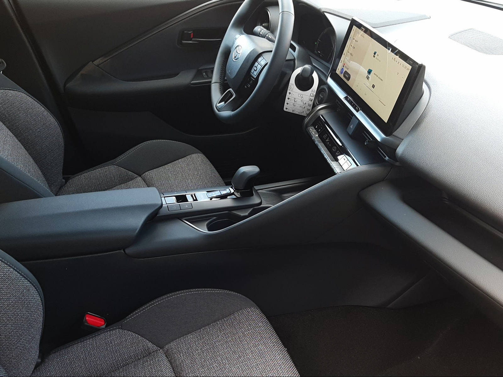TOYOTA C-HR 1.8 HEV Swiss Edition-image-13