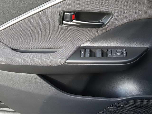 TOYOTA C-HR 1.8 HEV Swiss Edition-image-15
