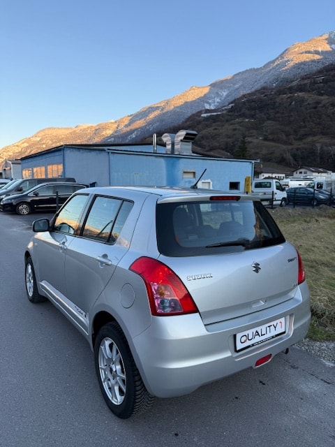 SUZUKI Swift 1.3i 16V GL Top Piz Sulai LE 4x4-image-5