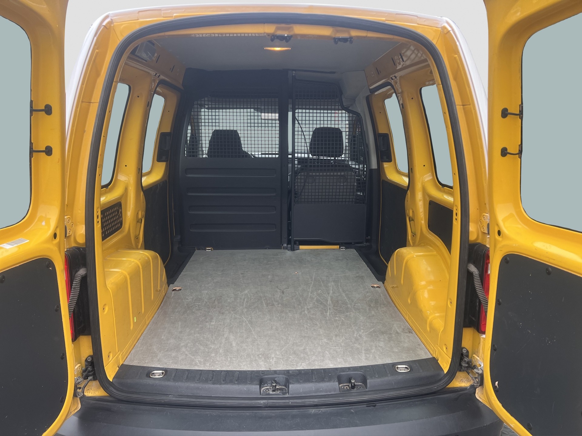 VW Caddy 2.0TDI 4Motion BlueMotion Technology-image-13