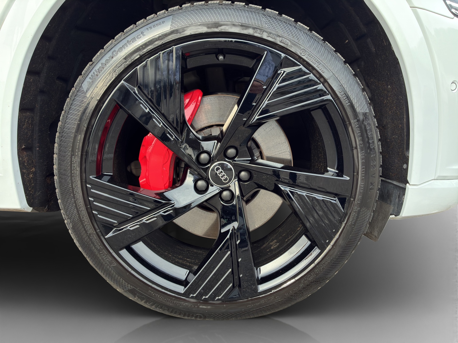 AUDI Q8 Sportback 55 e-tron Black Edition quattro-image-16