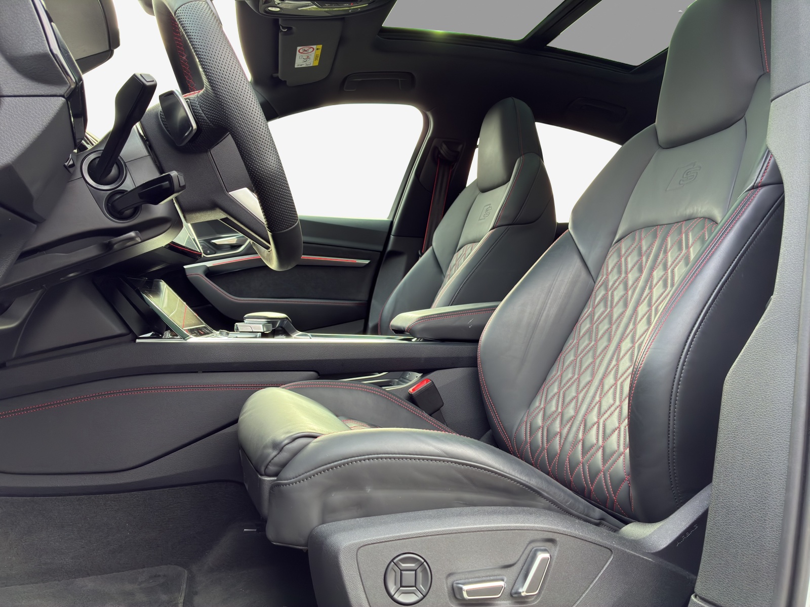 AUDI Q8 Sportback 55 e-tron Black Edition quattro-image-8