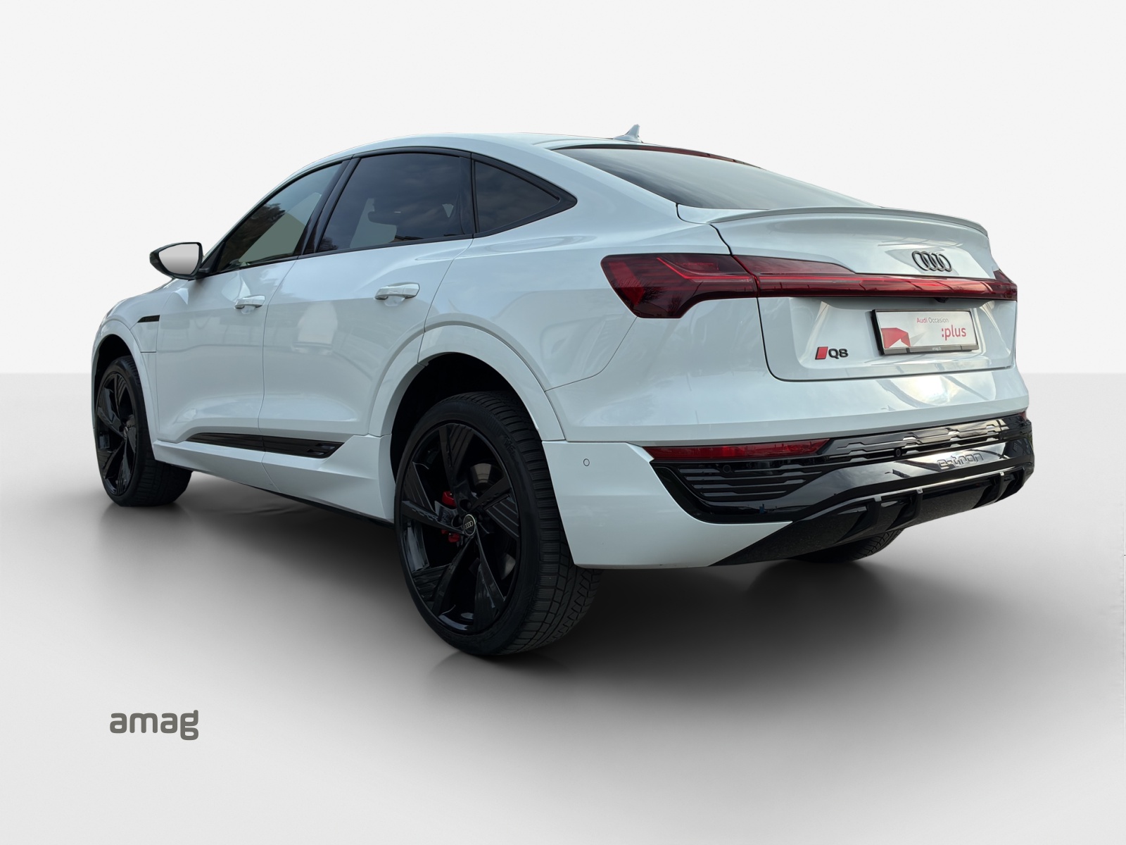 AUDI Q8 Sportback 55 e-tron Black Edition quattro-image-2