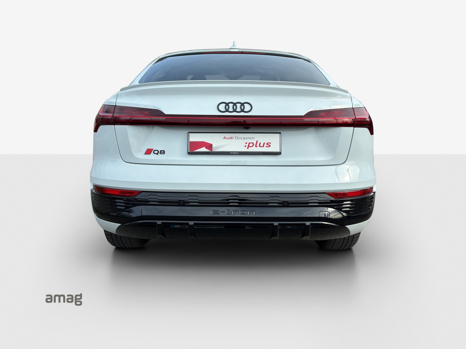 AUDI Q8 Sportback 55 e-tron Black Edition quattro-image-4
