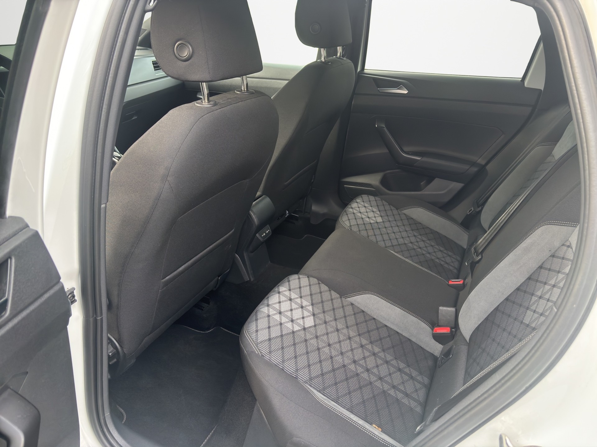 VW Taigo 1.5 TSI R-Line DSG-image-10