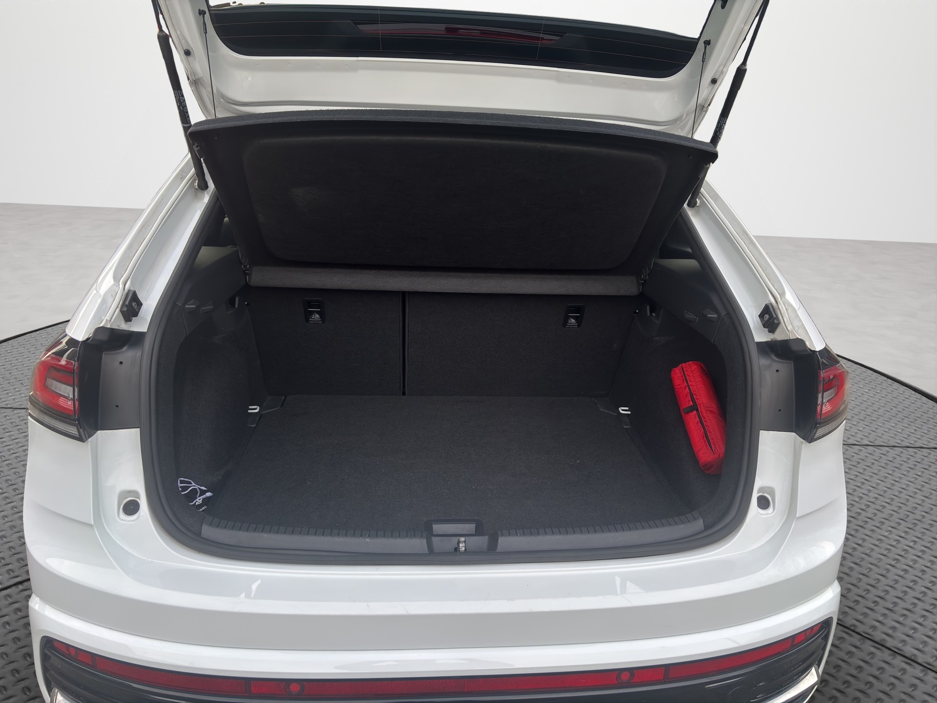 VW Taigo 1.5 TSI R-Line DSG-image-14