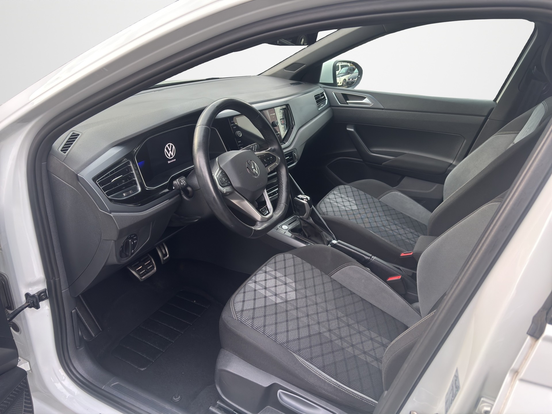 VW Taigo 1.5 TSI R-Line DSG-image-8