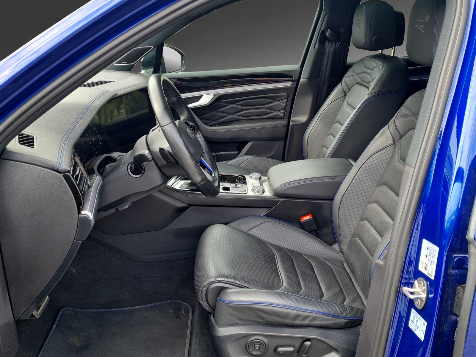 VW Touareg 3.0 TSI eHybrid R Tiptronic-image-5