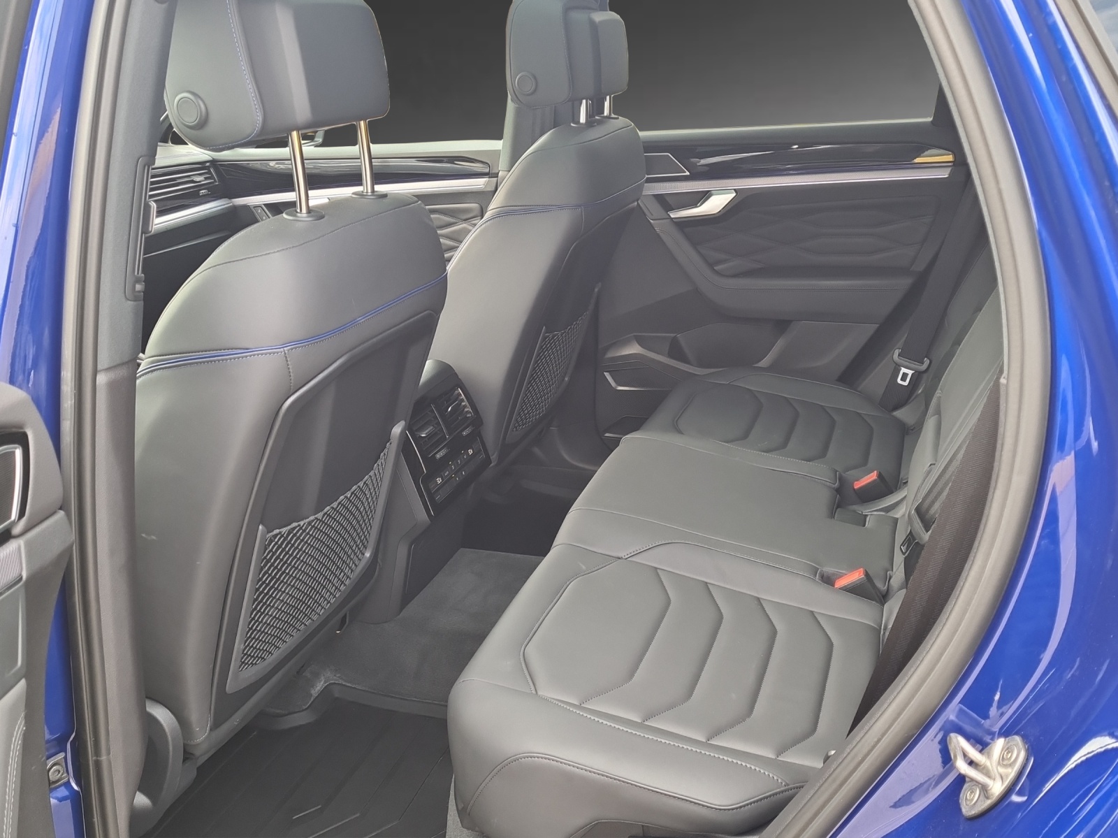 VW Touareg 3.0 TSI eHybrid R Tiptronic-image-6
