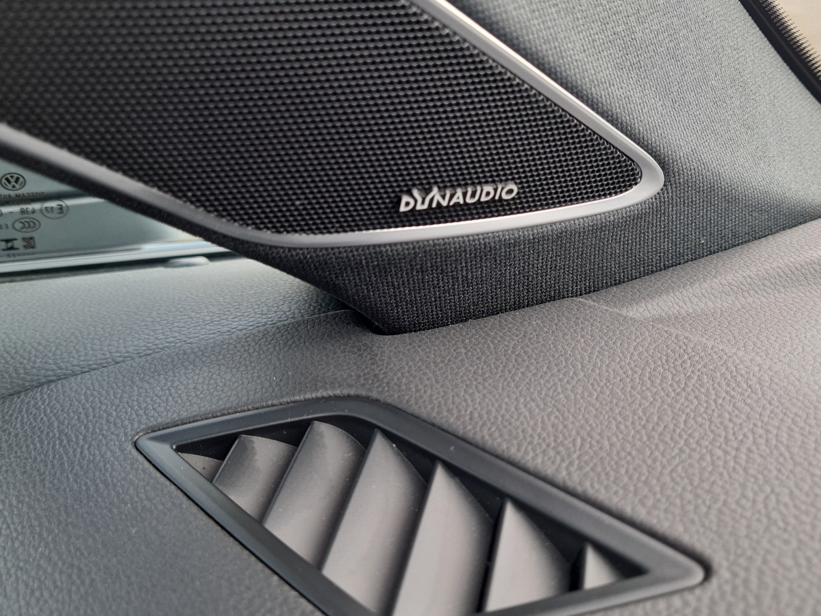 VW Touareg 3.0 TSI eHybrid R Tiptronic-image-12