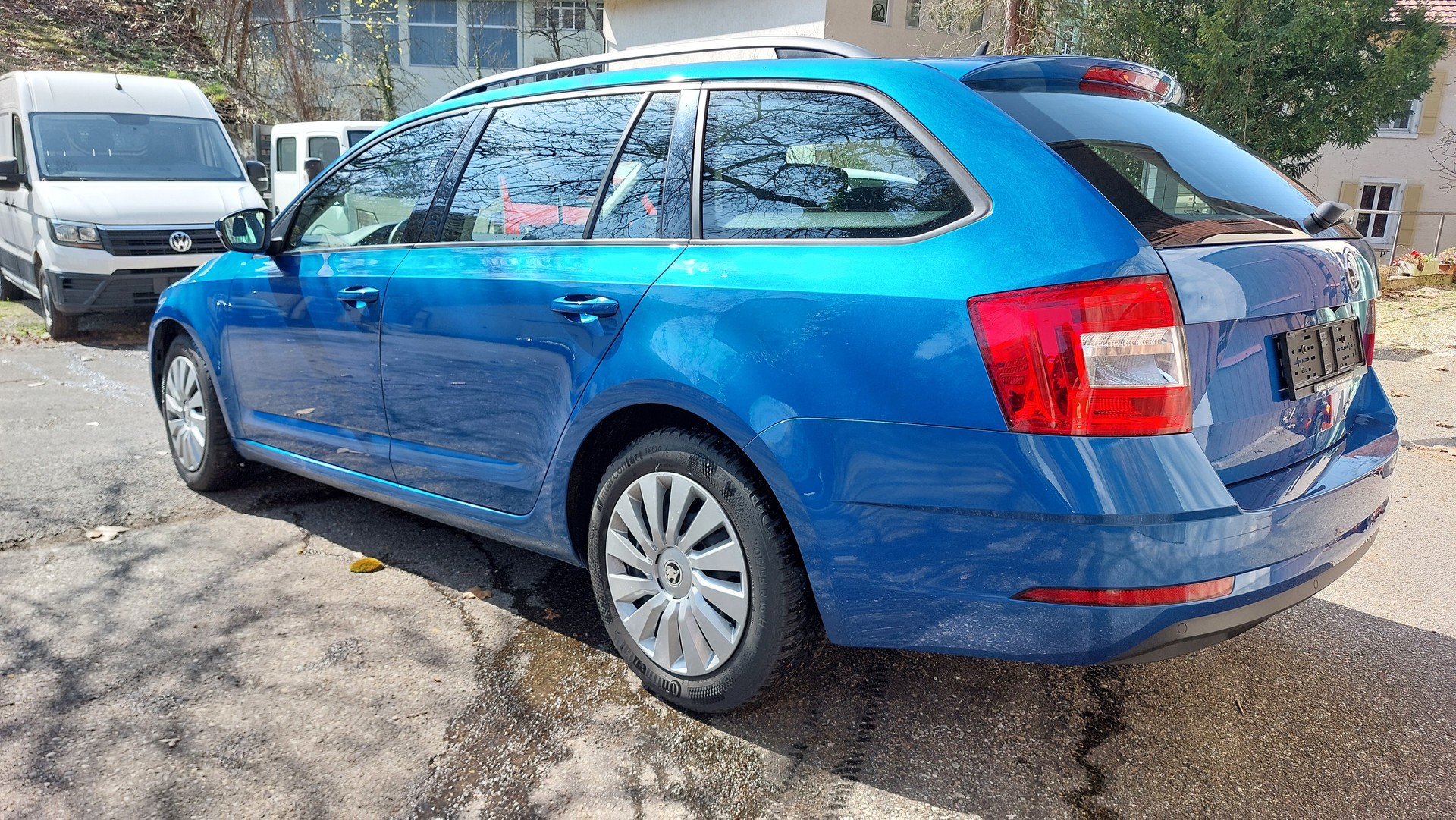 SKODA Octavia Combi 2.0 TDI Ambition DSG-image-2