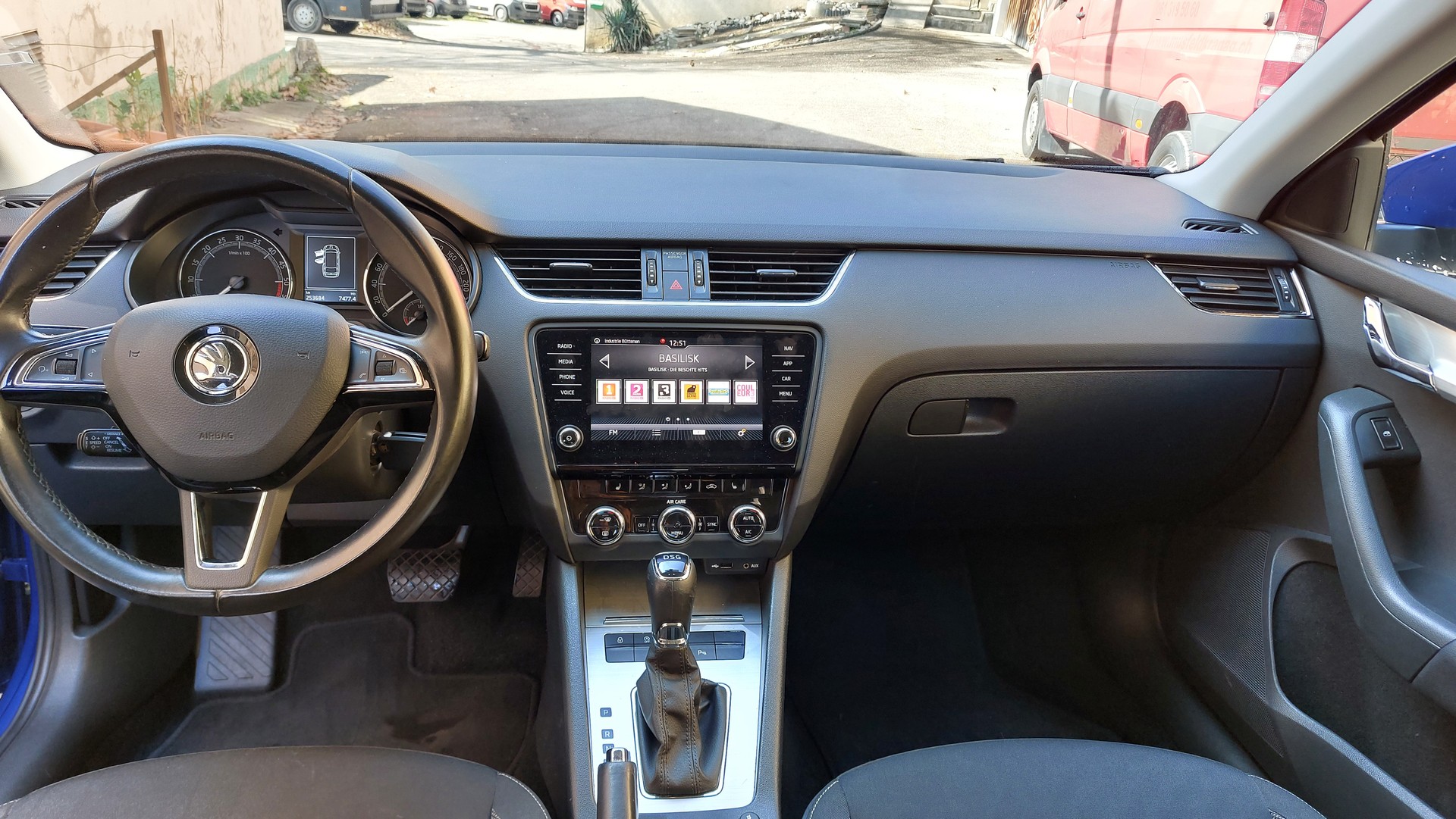 SKODA Octavia Combi 2.0 TDI Ambition DSG-image-7