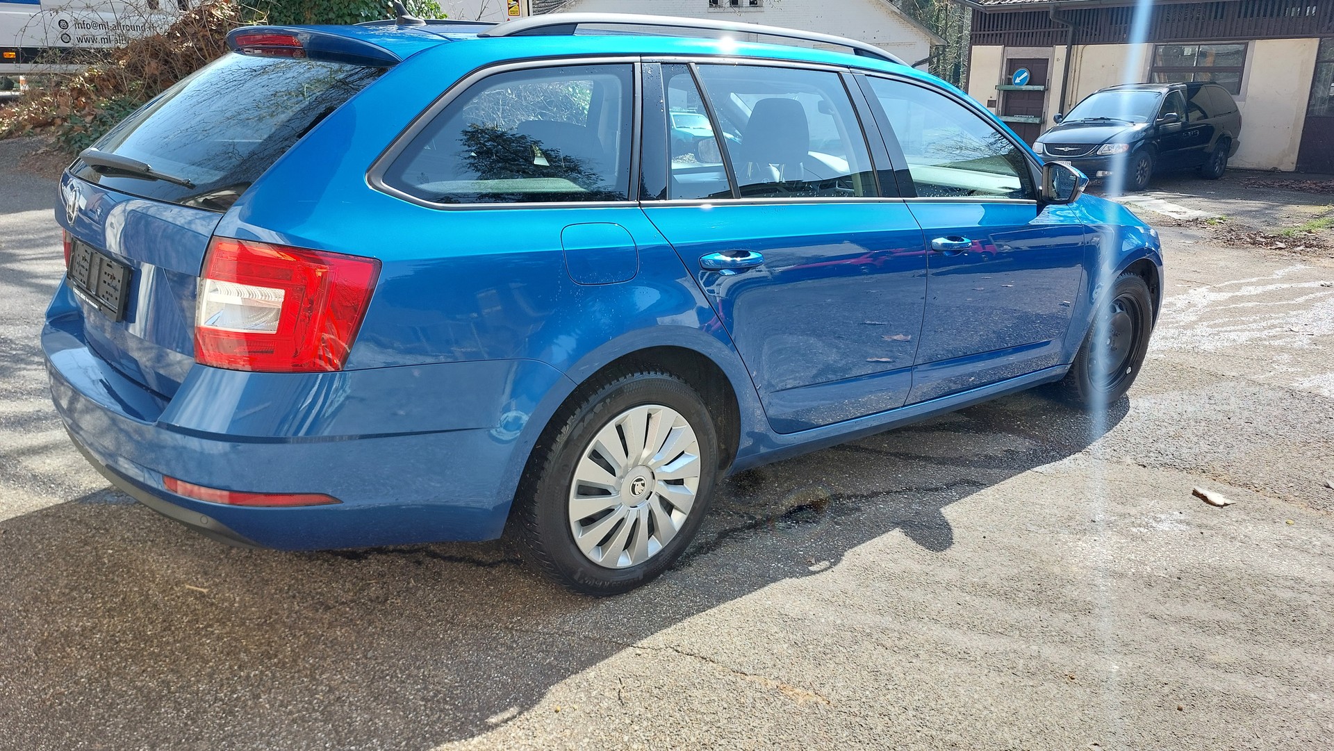 SKODA Octavia Combi 2.0 TDI Ambition DSG-image-3