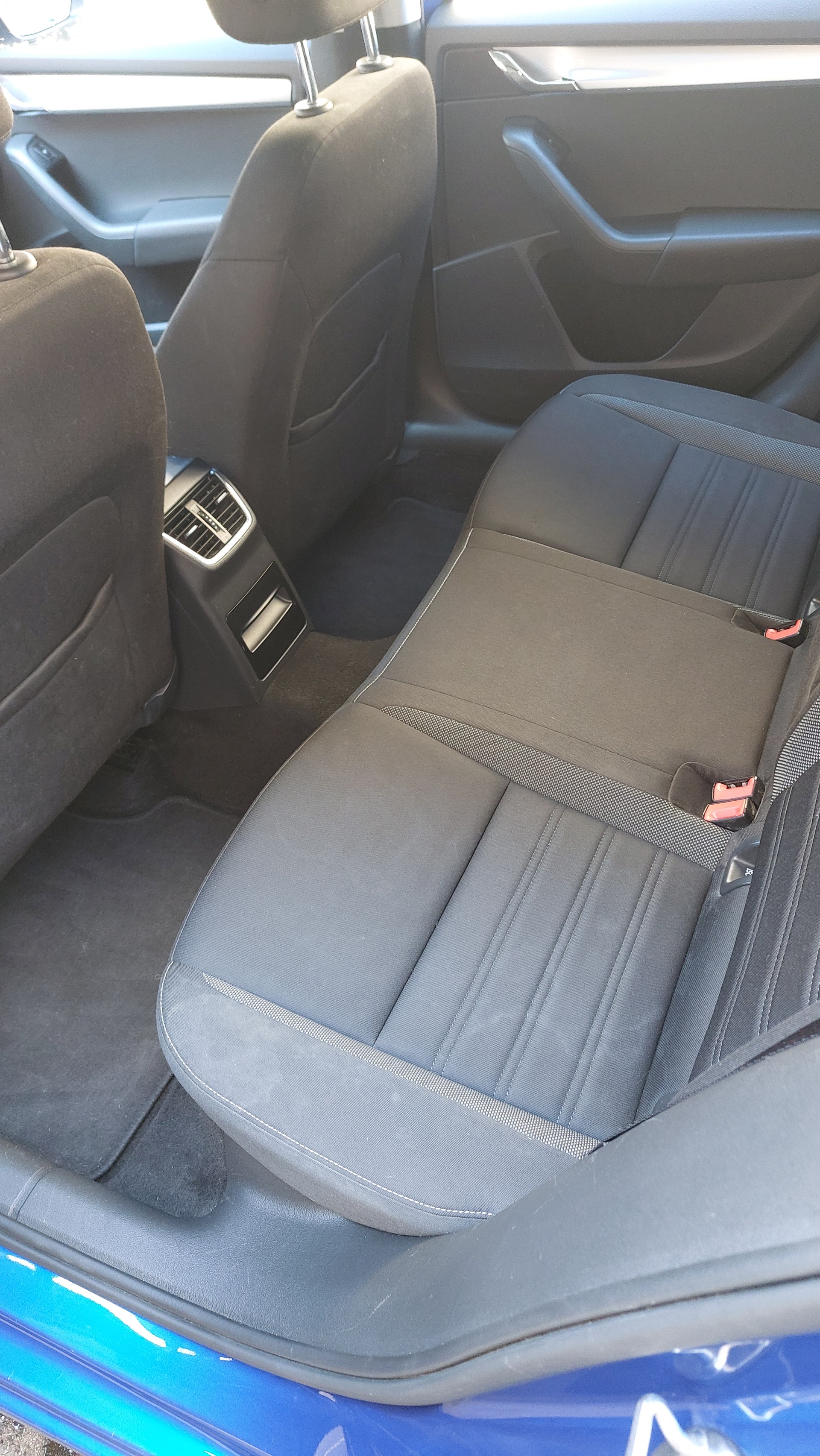 SKODA Octavia Combi 2.0 TDI Ambition DSG-image-8