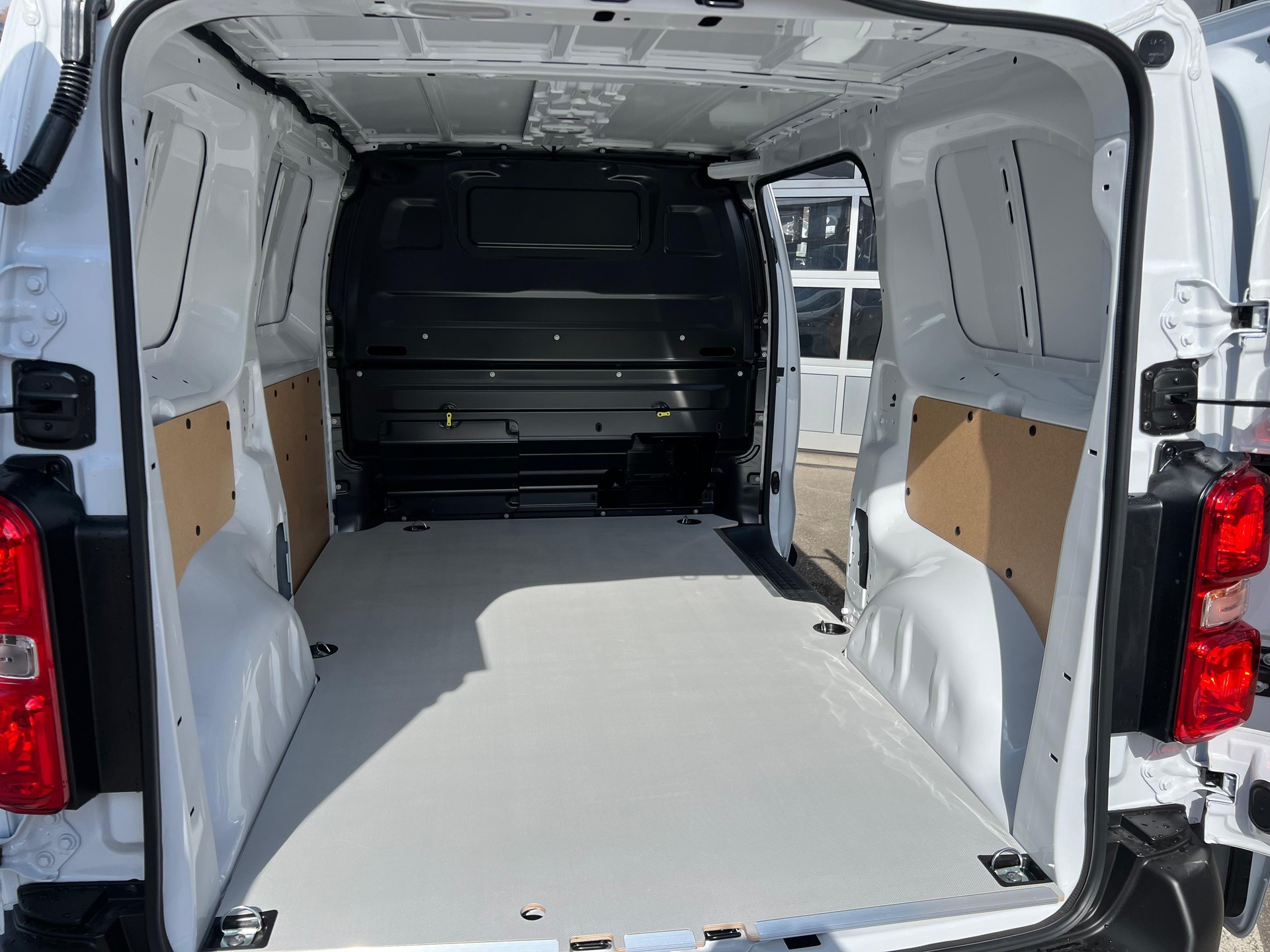 CITROEN Jumpy Kaw. M 1.5 BlueHDi 120 First S/S-image-9
