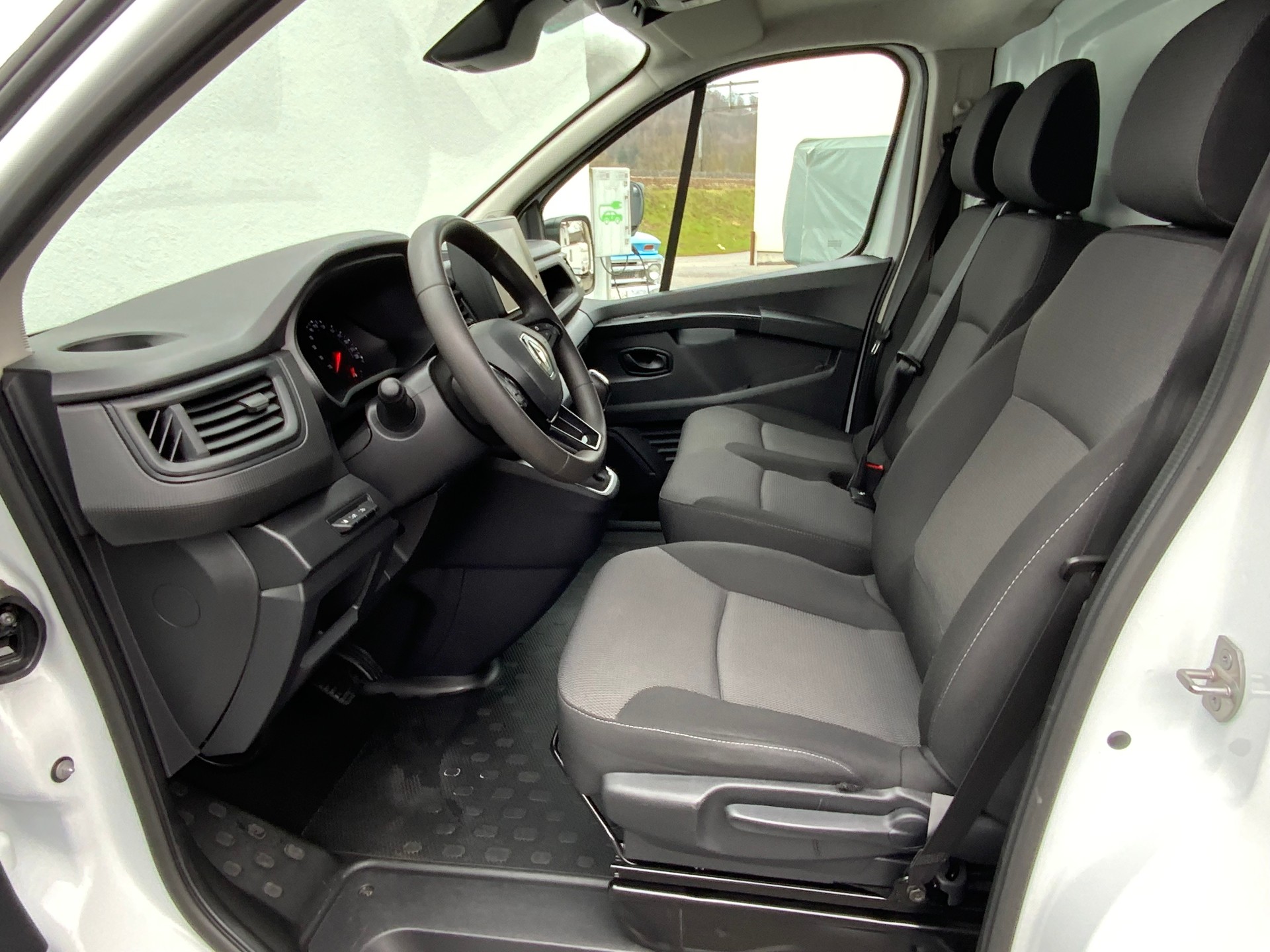 RENAULT Trafic 2.0 Blue dCi 150 Business L1H1 EDC EN-image-9