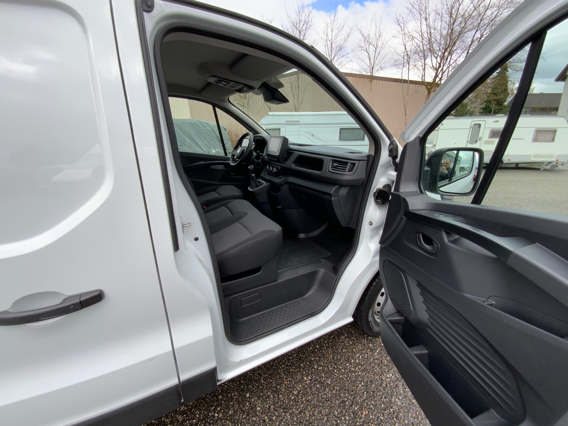 RENAULT Trafic 2.0 Blue dCi 150 Business L1H1 EDC EN-image-13