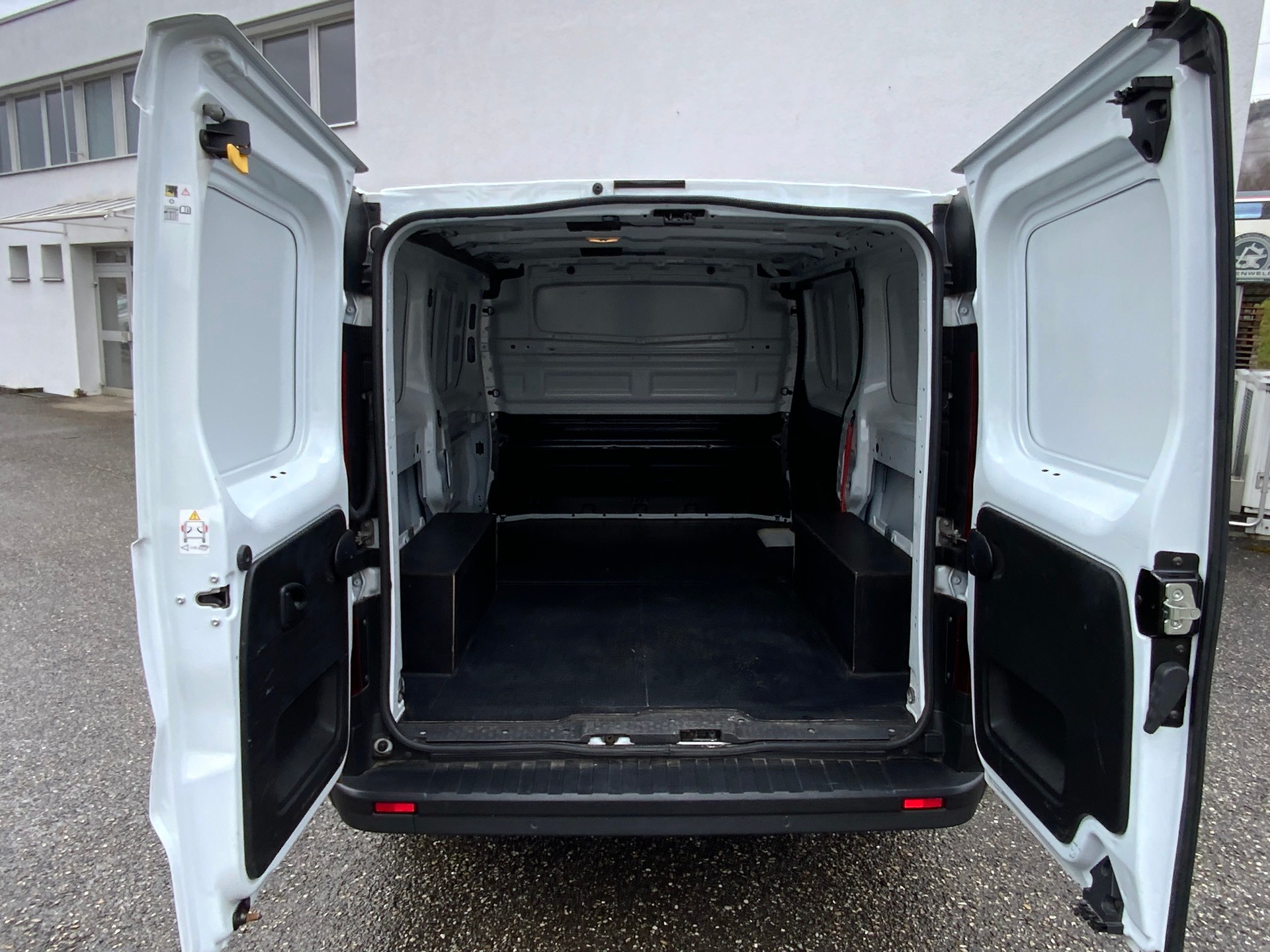 RENAULT Trafic 2.0 Blue dCi 150 Business L1H1 EDC EN-image-8