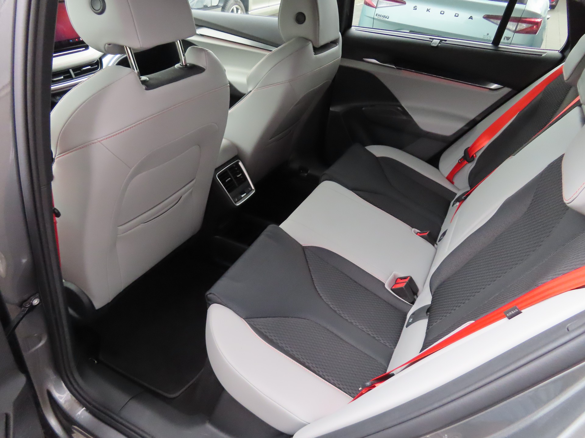 SKODA Elroq 85-image-11