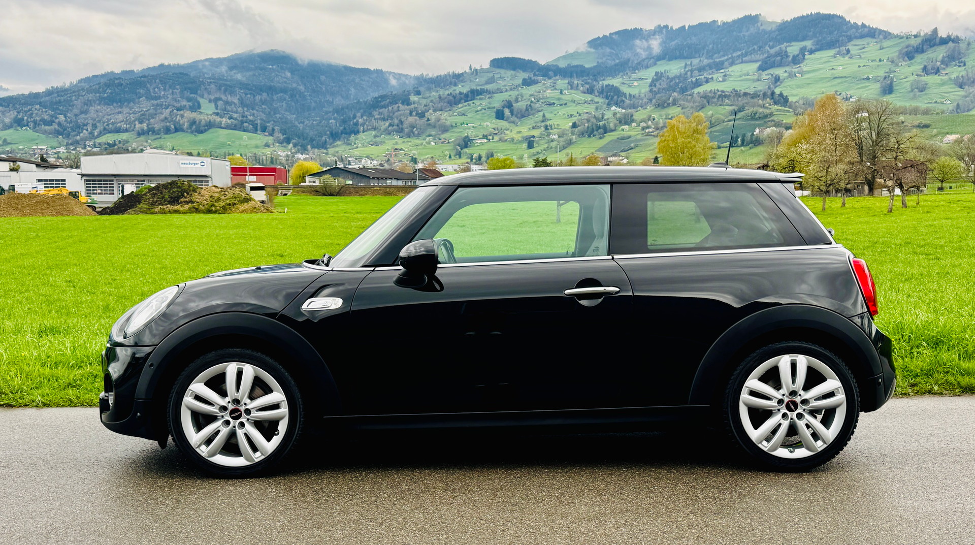 MINI Cooper S-showroom-element-1
