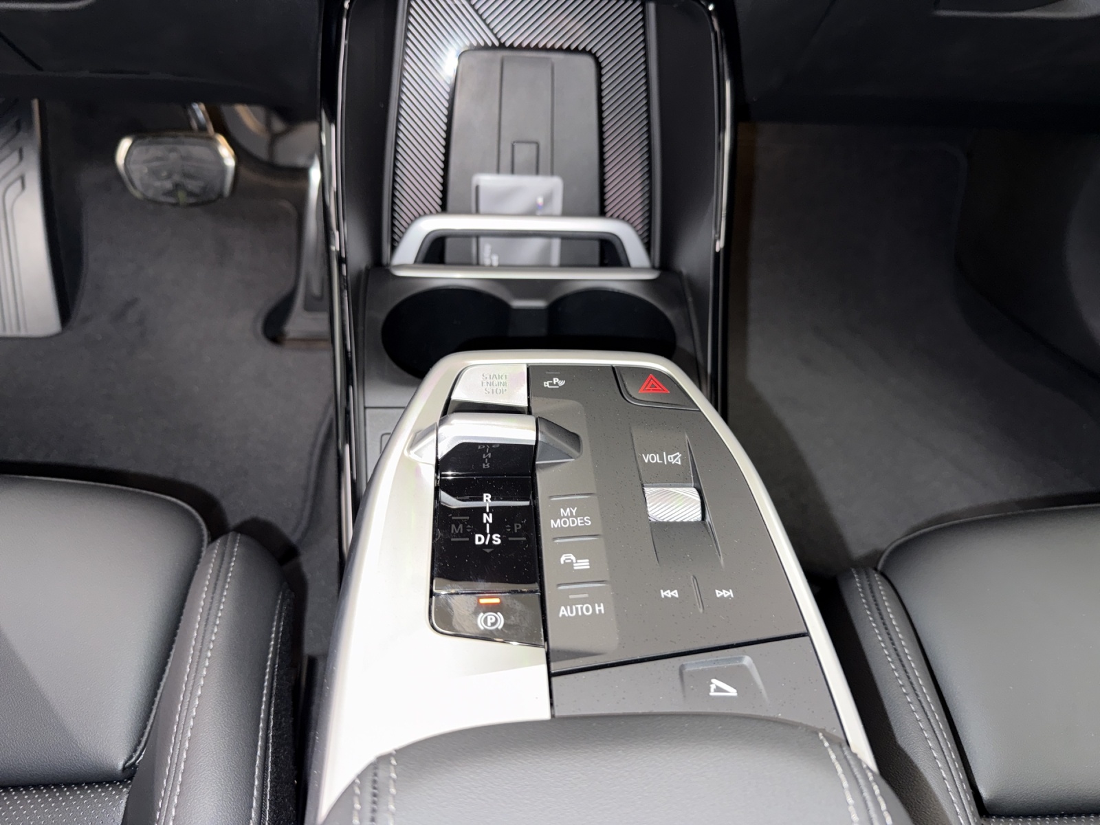 BMW 230e xDrive Active Tourer M Sport-image-16