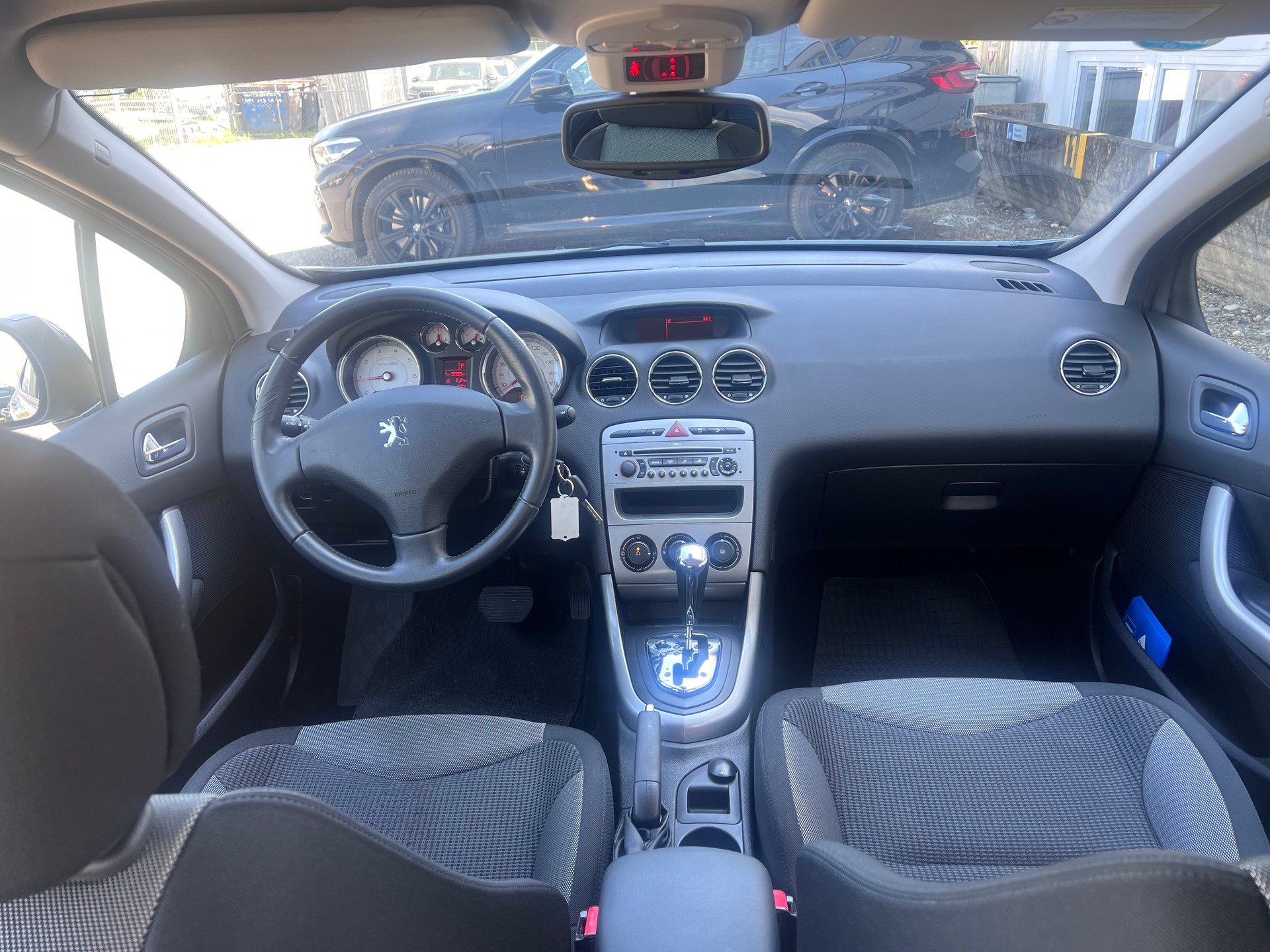 PEUGEOT 308 1.6 16V VTI Sport Automatic-image-9