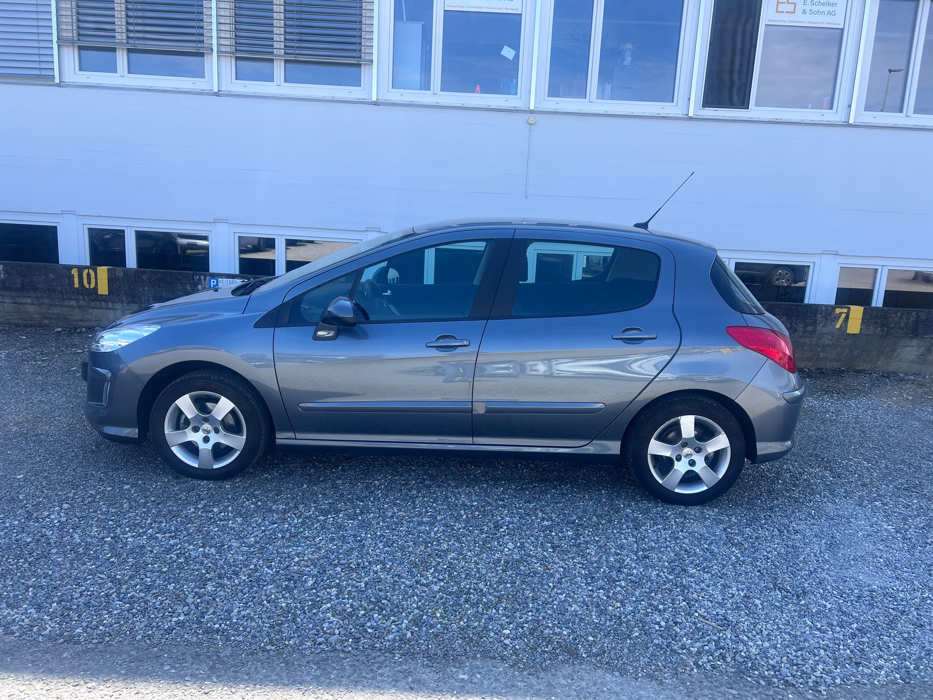 PEUGEOT 308 1.6 16V VTI Sport Automatic-image-7