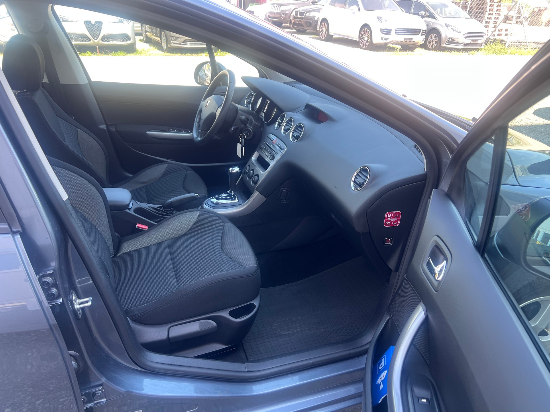 PEUGEOT 308 1.6 16V VTI Sport Automatic-image-10