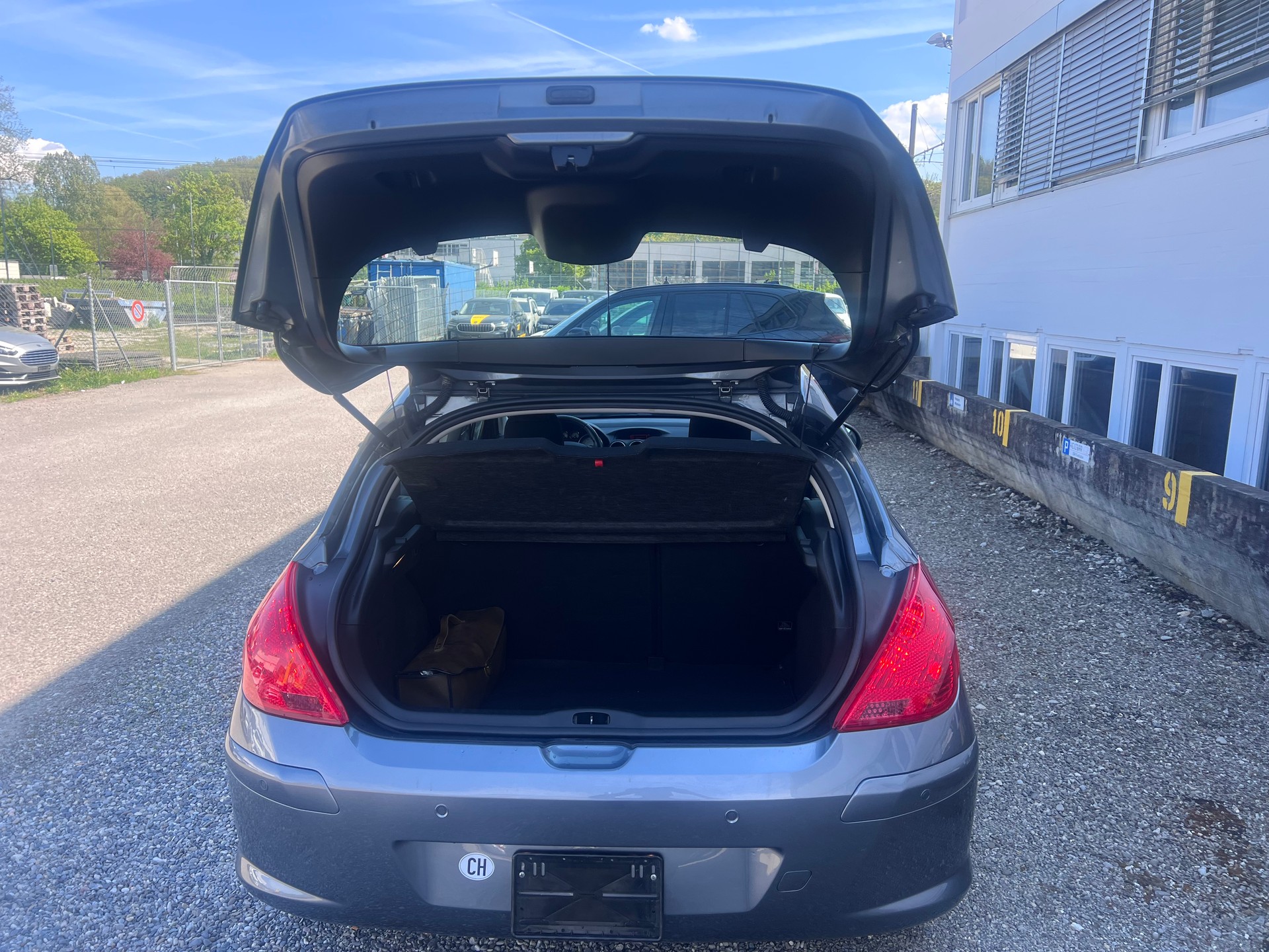 PEUGEOT 308 1.6 16V VTI Sport Automatic-image-8