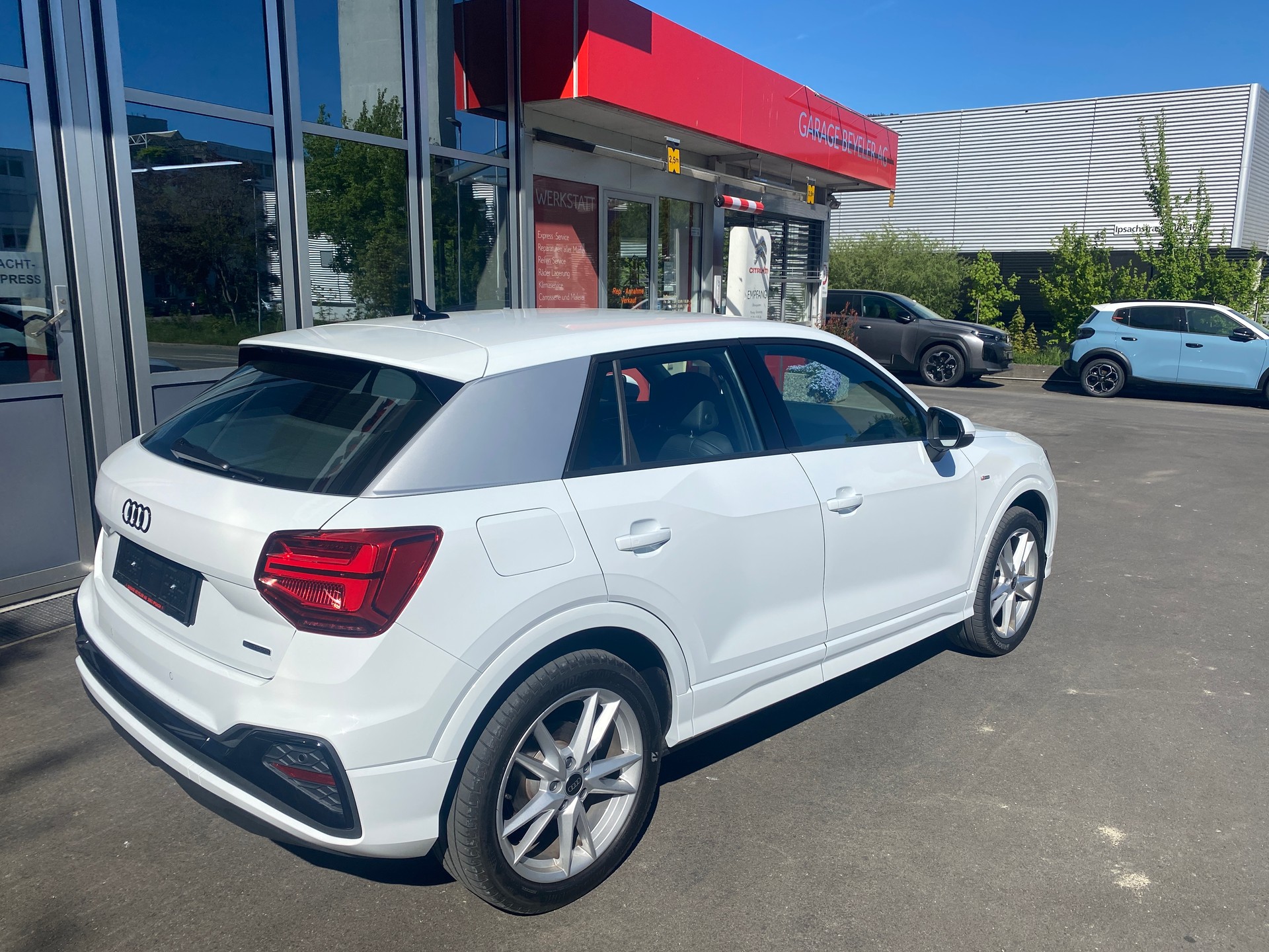AUDI Q2 40 TFSI S line Attraction quattro S-tronic-image-3