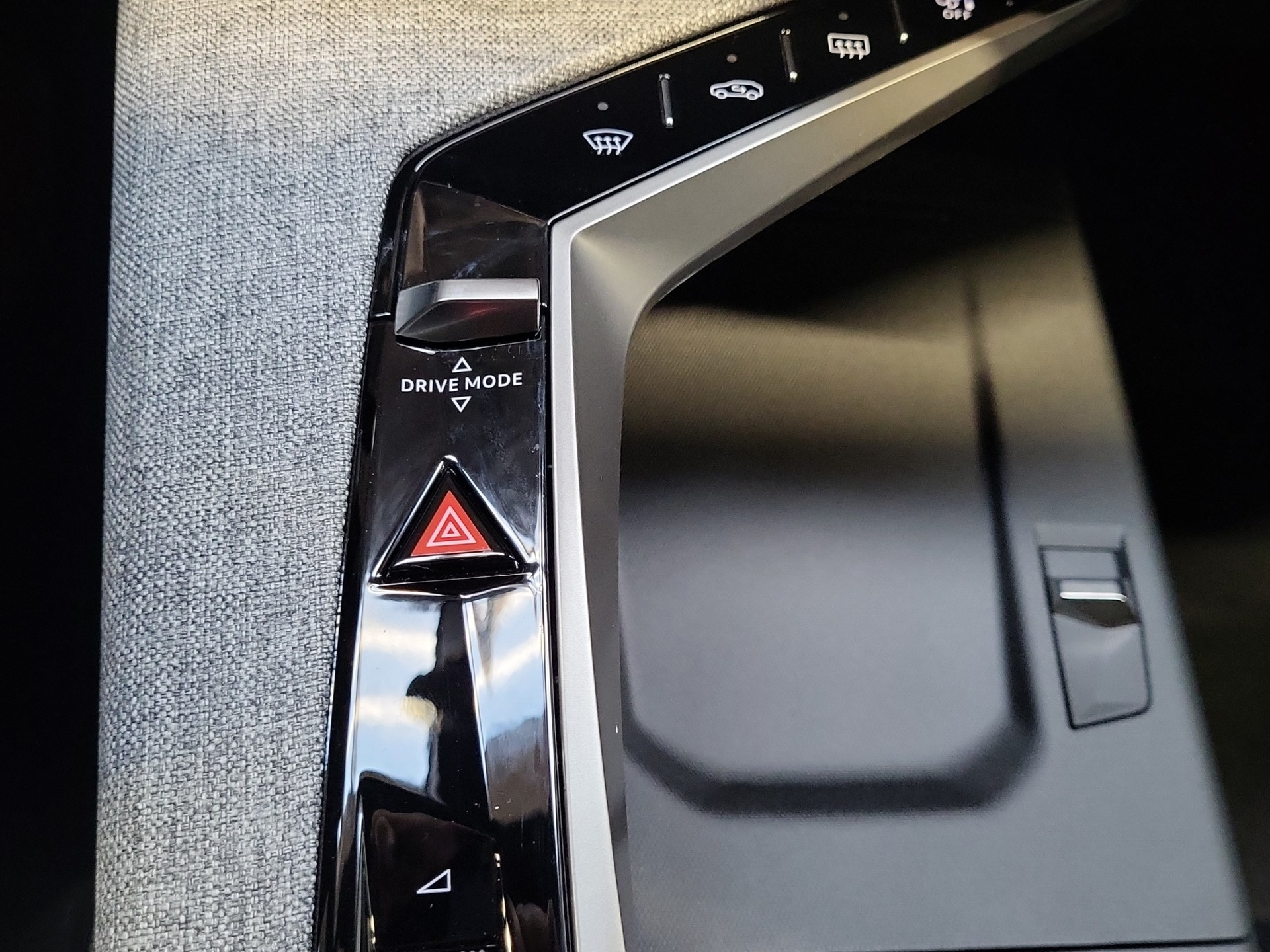 PEUGEOT 3008 1.6 PHEV GT-image-9