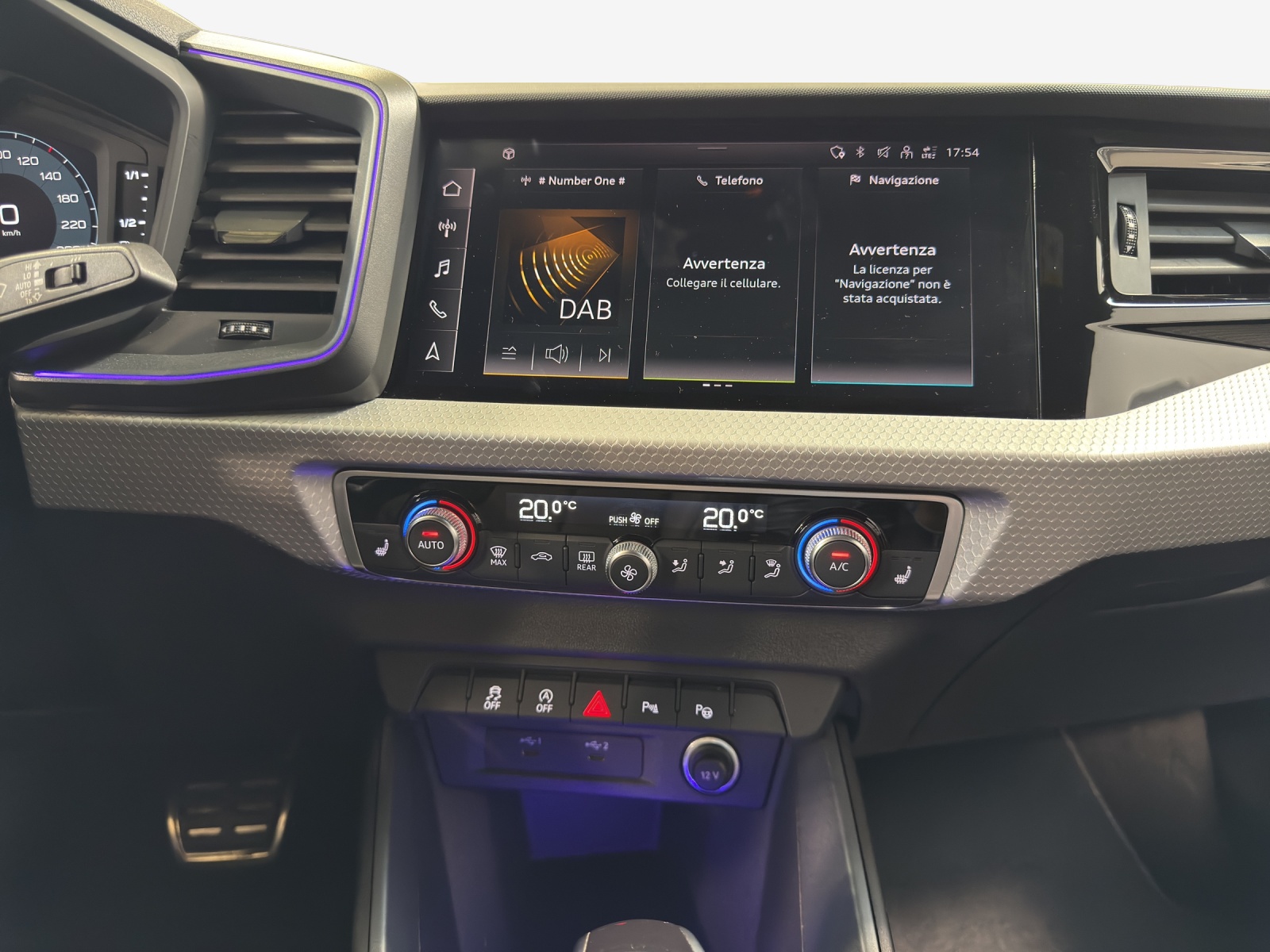 AUDI A1 City Carver 30 TFSI Attraction S-tronic-image-10