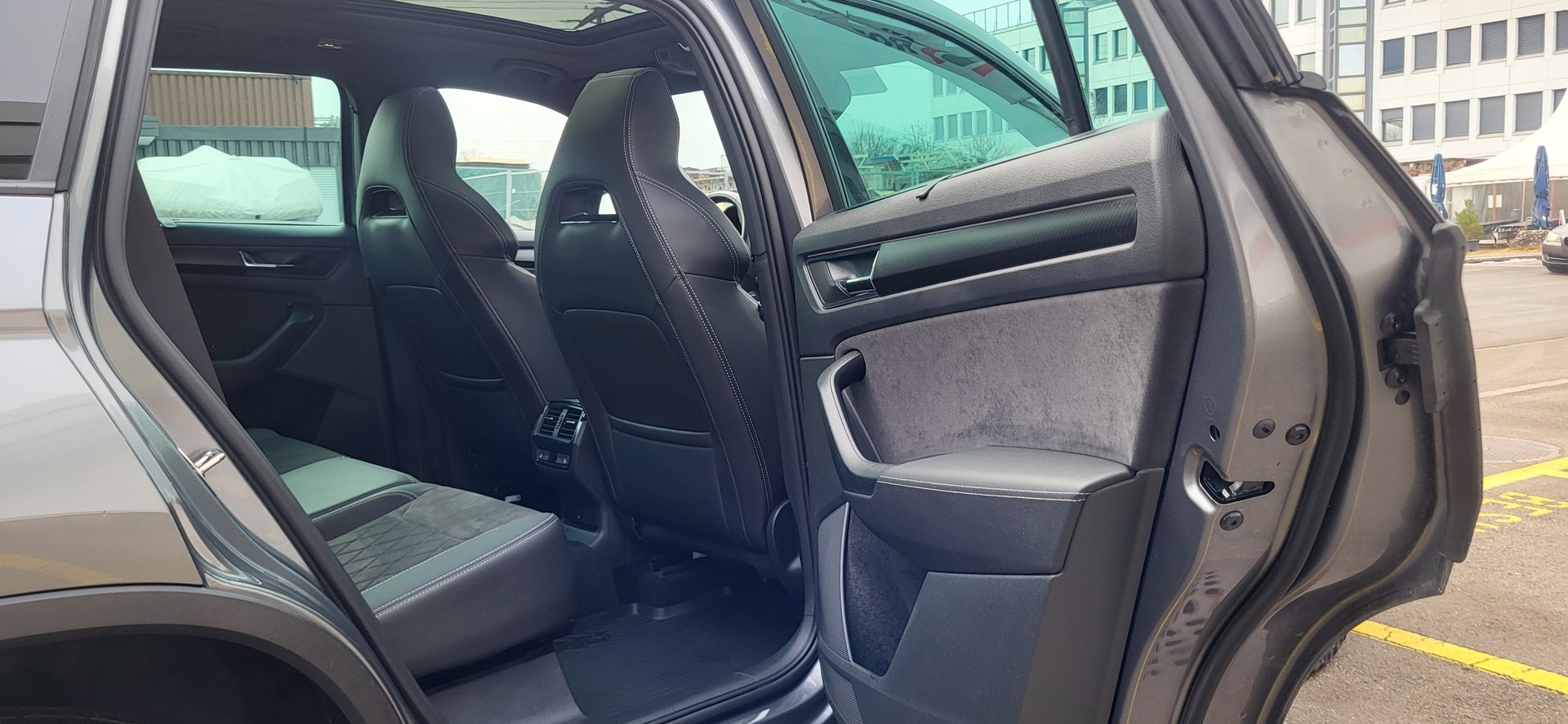 SKODA Kodiaq 2.0 TDI CR SportLine 4x4 DSG-image-8