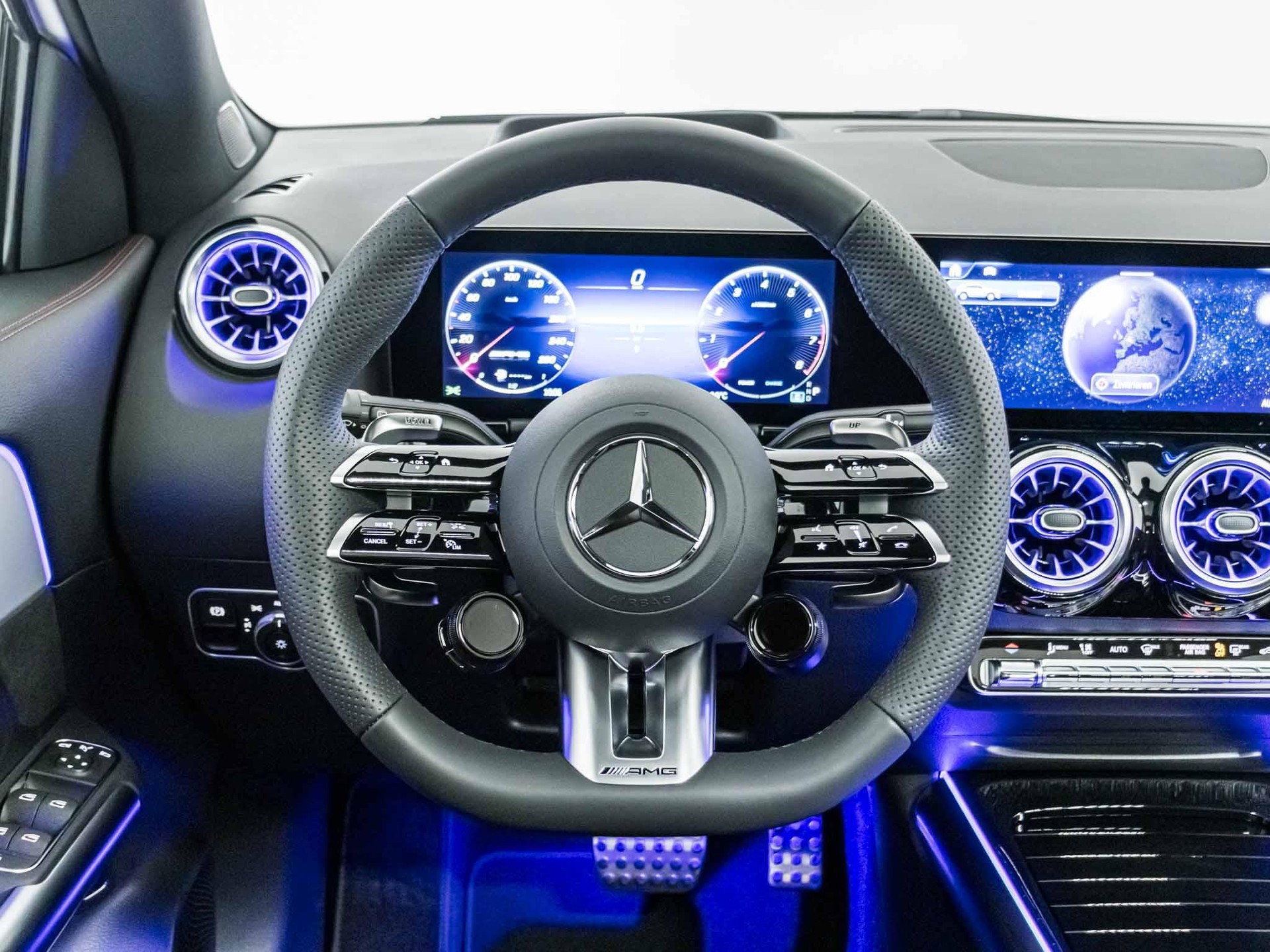MERCEDES-BENZ GLA 35 AMG 4MATIC-image-10